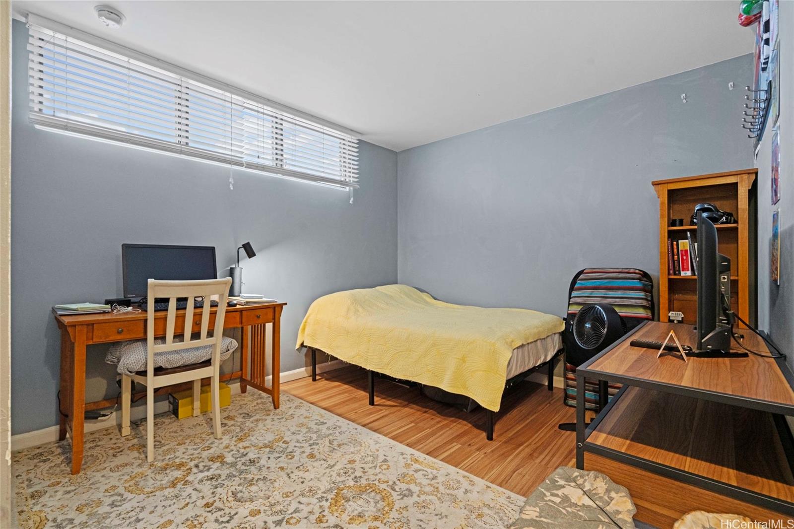 Photo 16 of 25