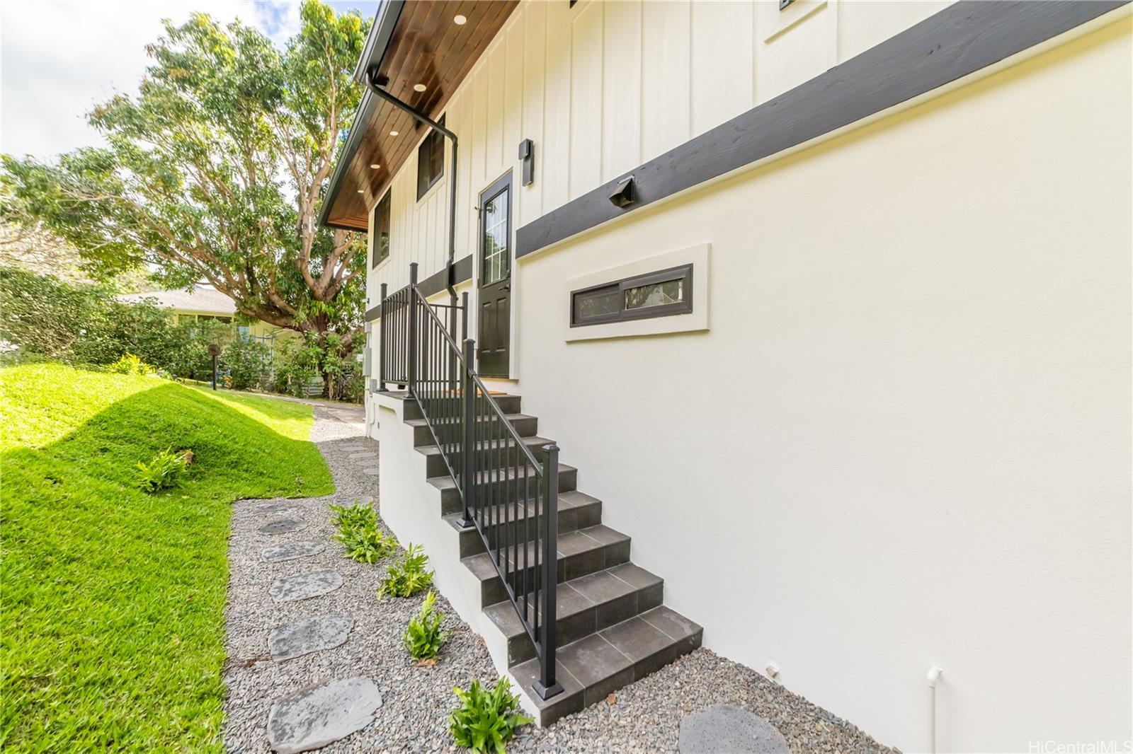 1927 Uluwehi Place