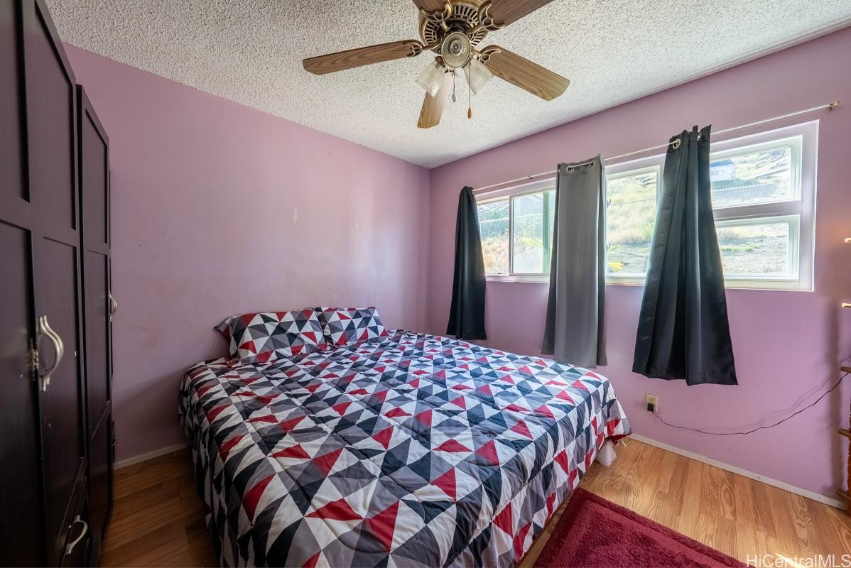 Photo 18 of 25