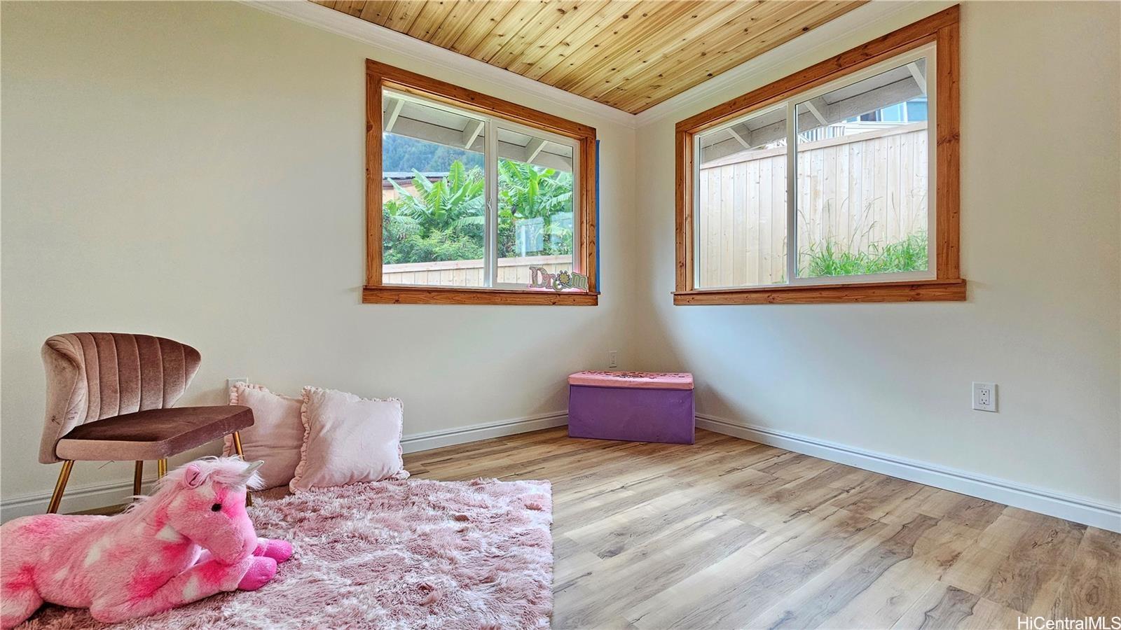 Photo 9 of 25