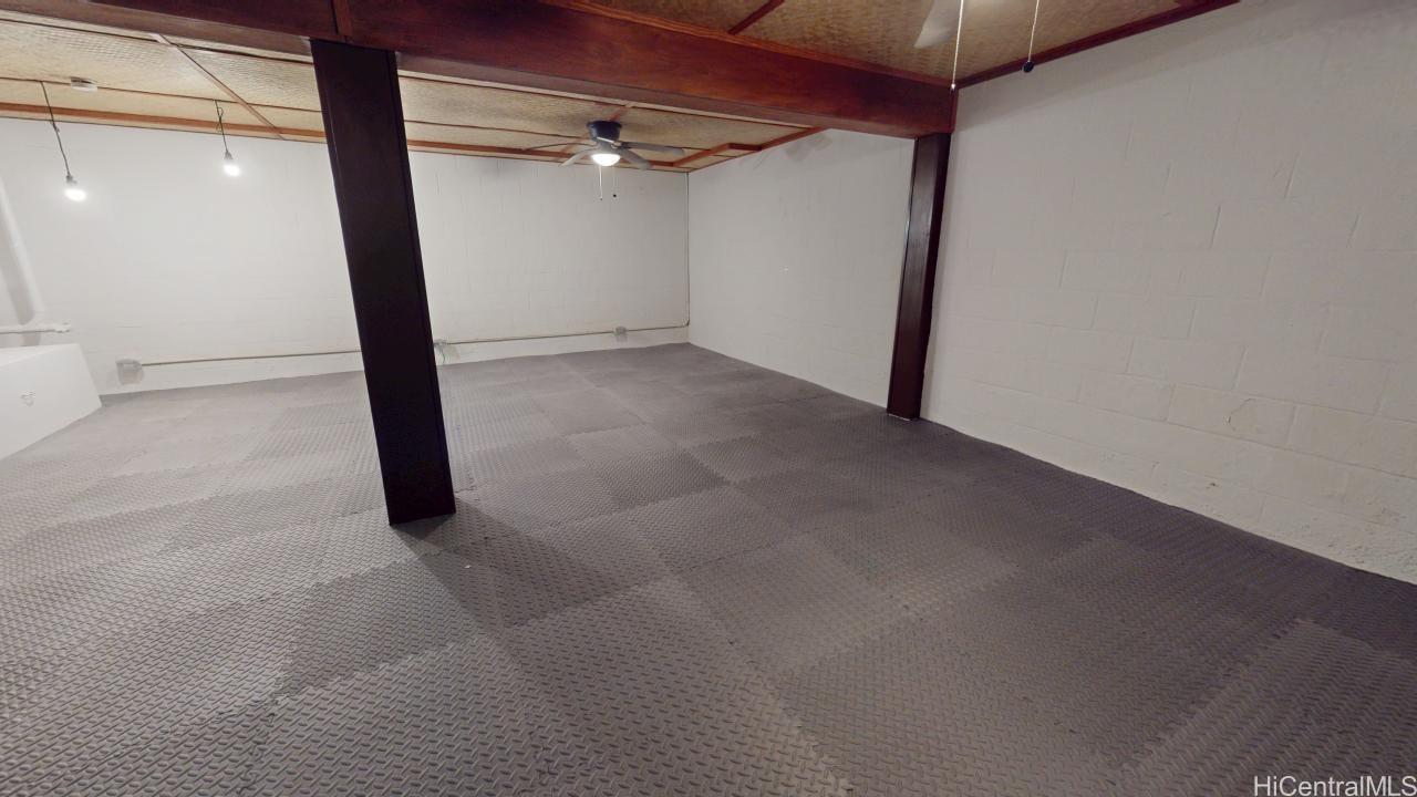 Photo 18 of 25