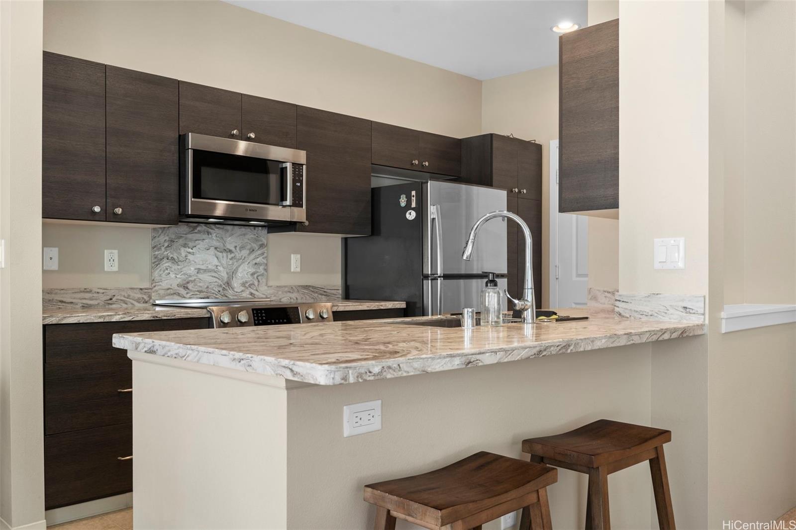 Photo 4 of 25