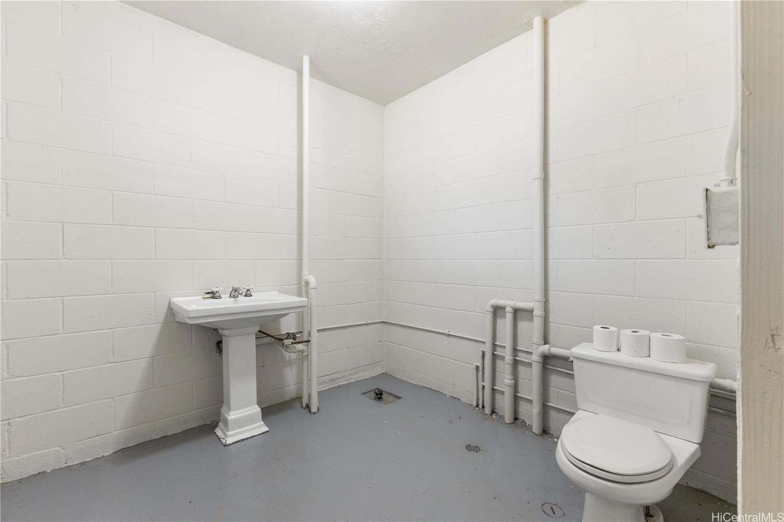 Photo 21 of 25