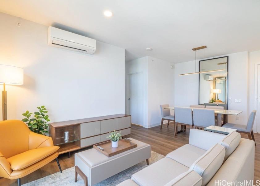 987 Queen Street  Unit 4103