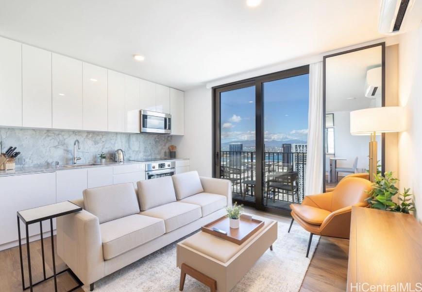 987 Queen Street  Unit 4103