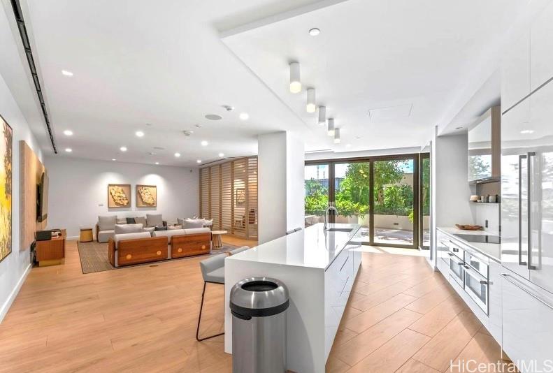 987 Queen Street  Unit 4103