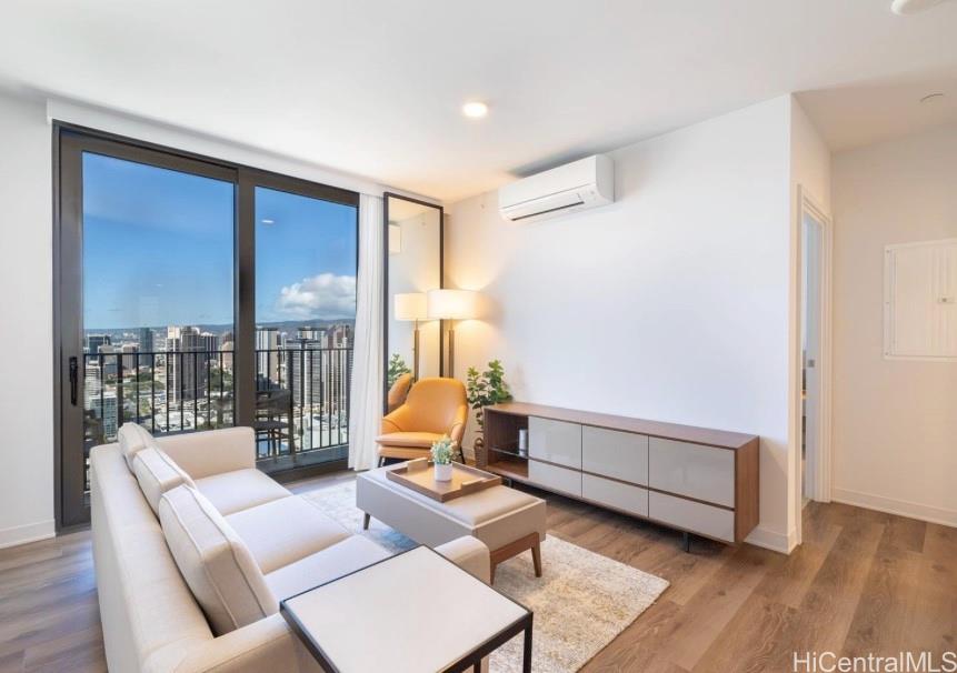 987 Queen Street  Unit 4103