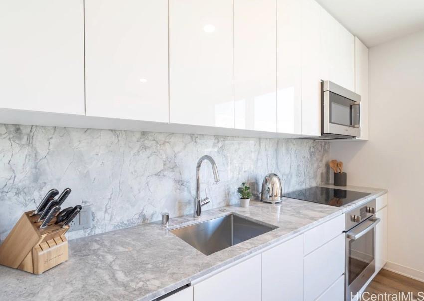 987 Queen Street  Unit 4103
