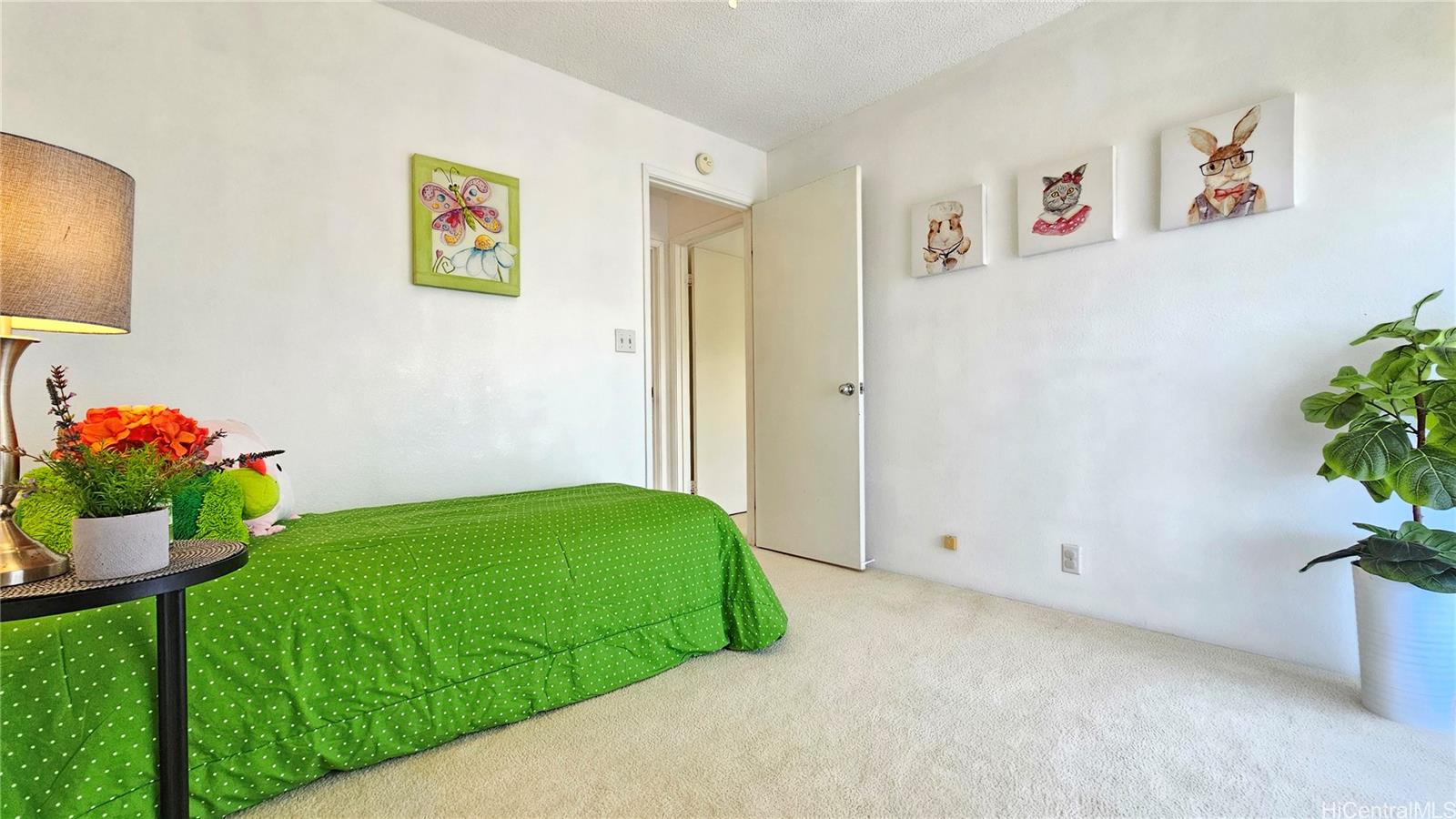 Photo 18 of 25