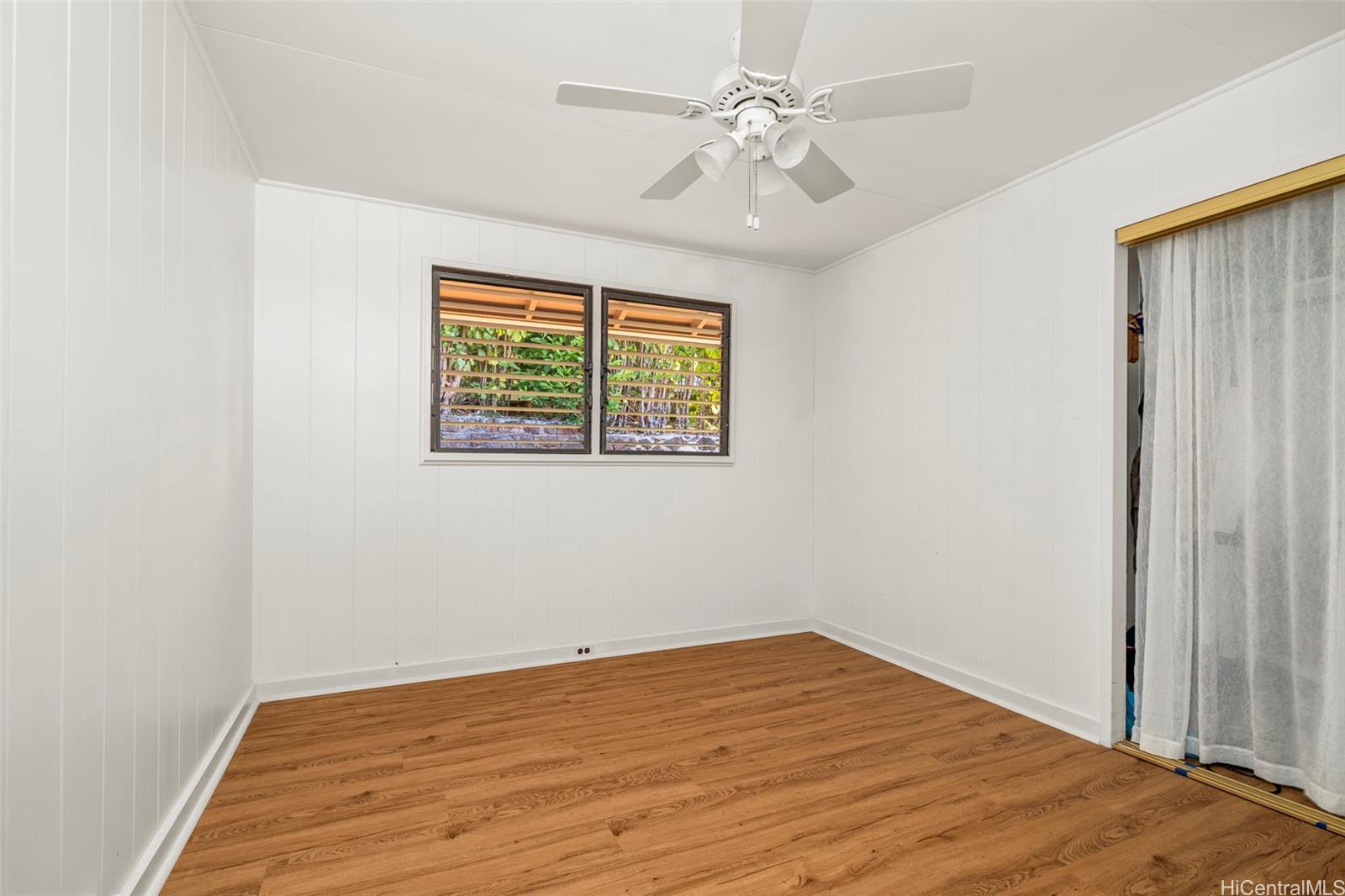 Photo 16 of 25