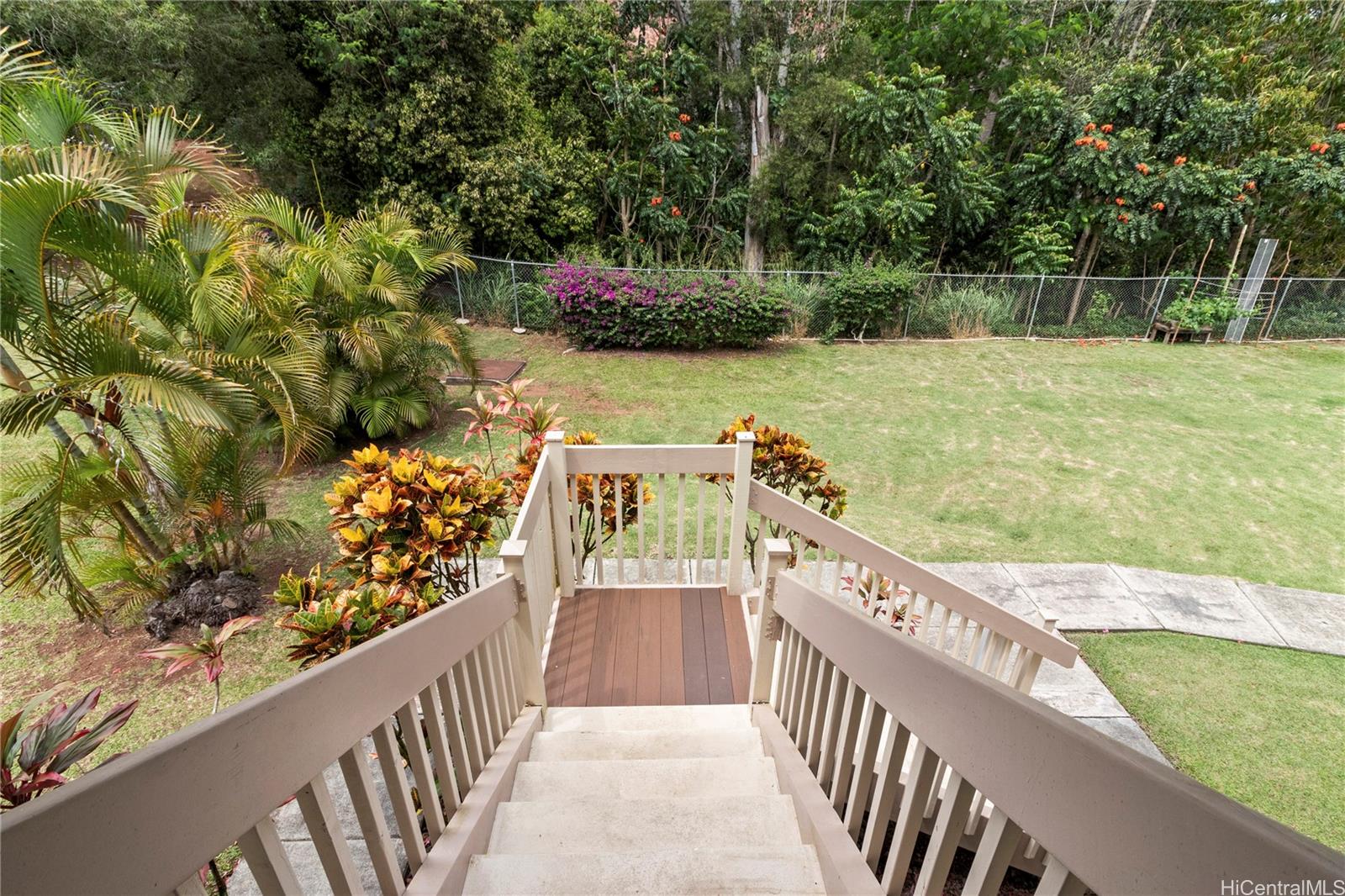 Photo 17 of 25