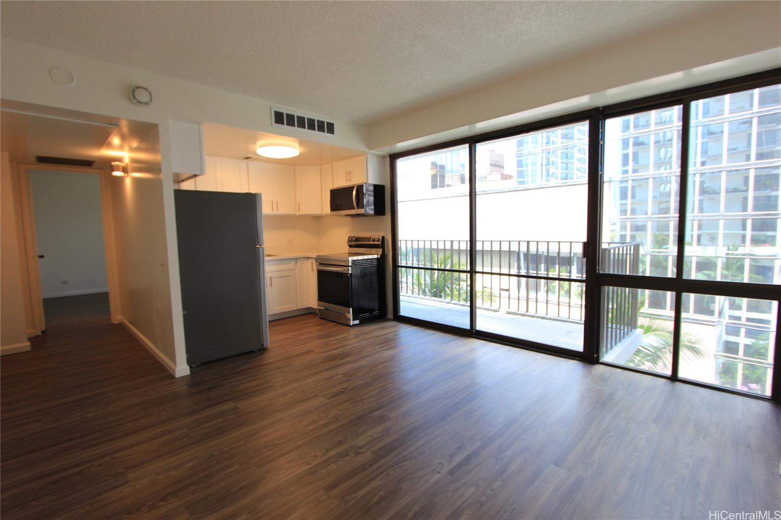 225 Queen Street 8C