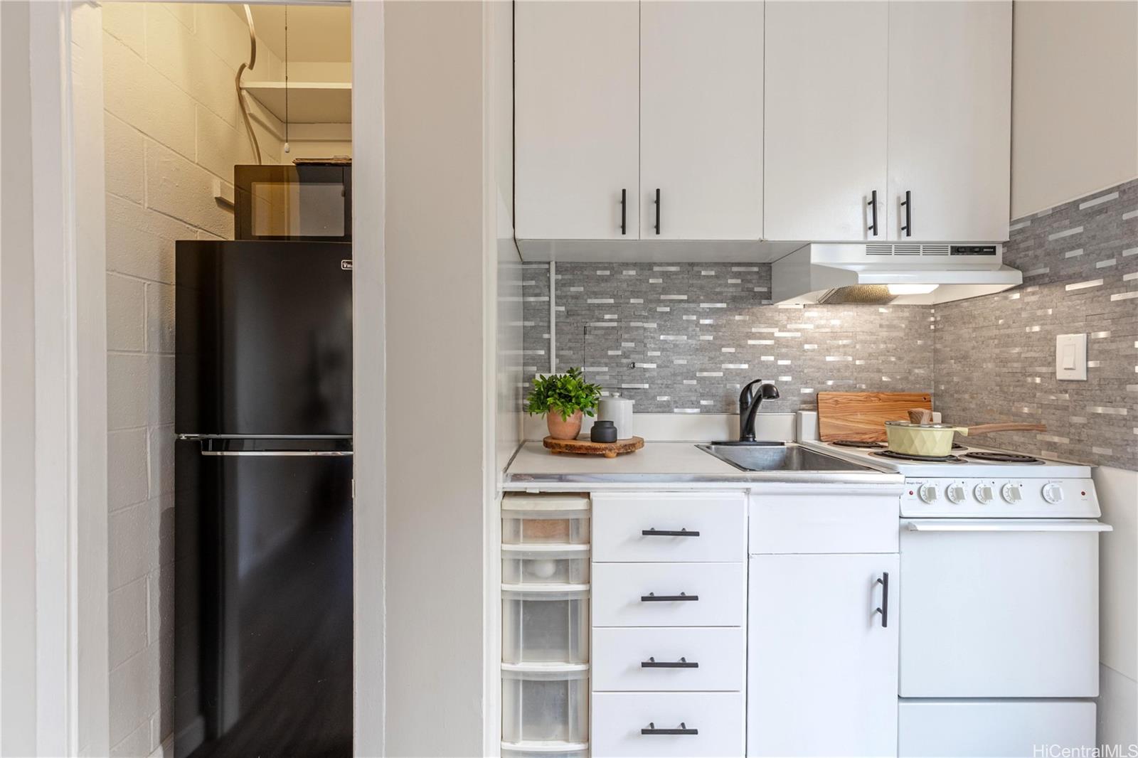 445 Kaiolu Street  Unit 604