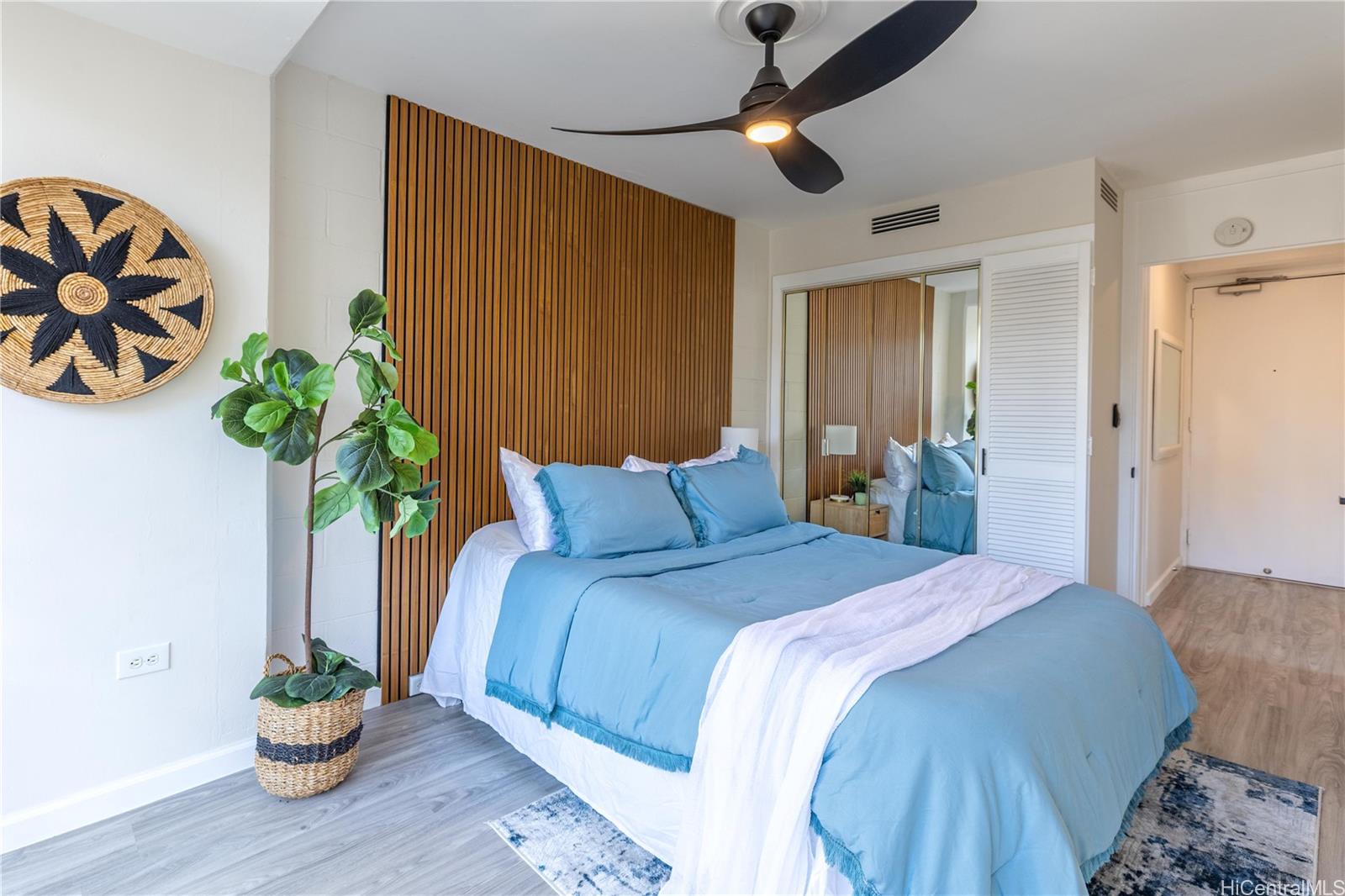 445 Kaiolu Street  Unit 604