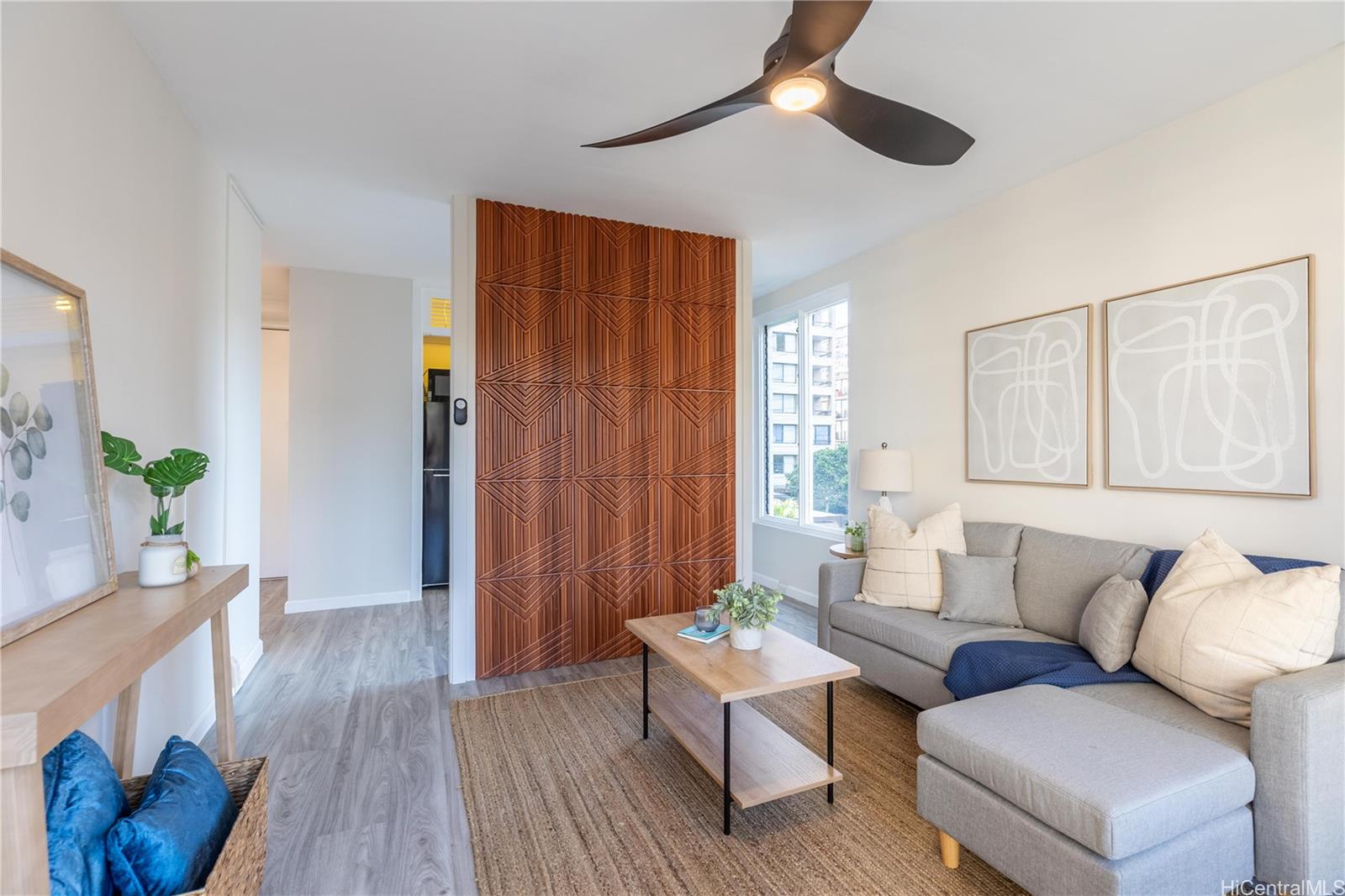 445 Kaiolu Street  Unit 604