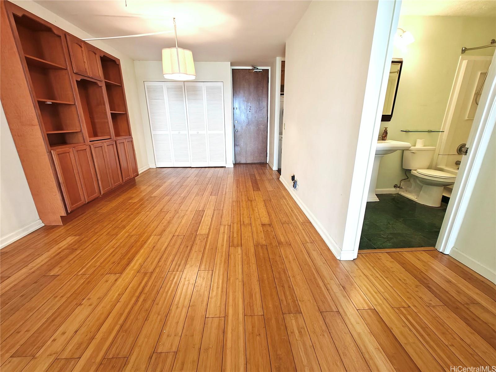Photo 4 of 21