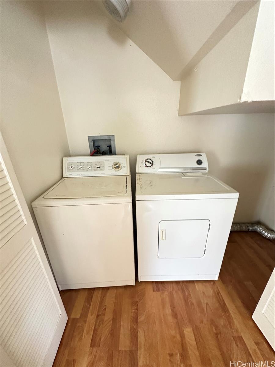 Photo 4 of 25
