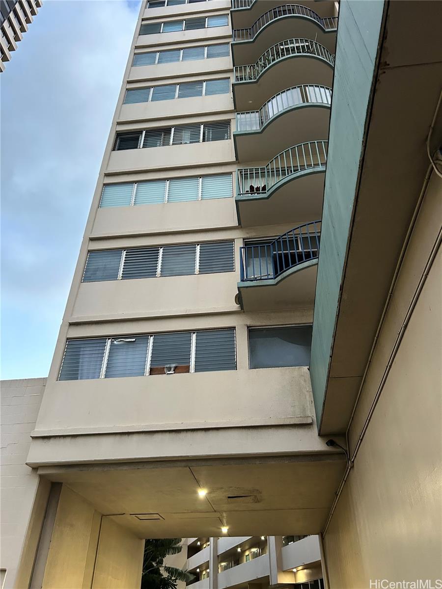 Photo 7 of 25