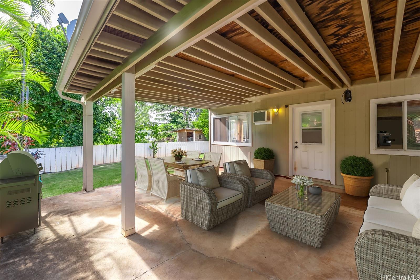 1614 Paukiki Street