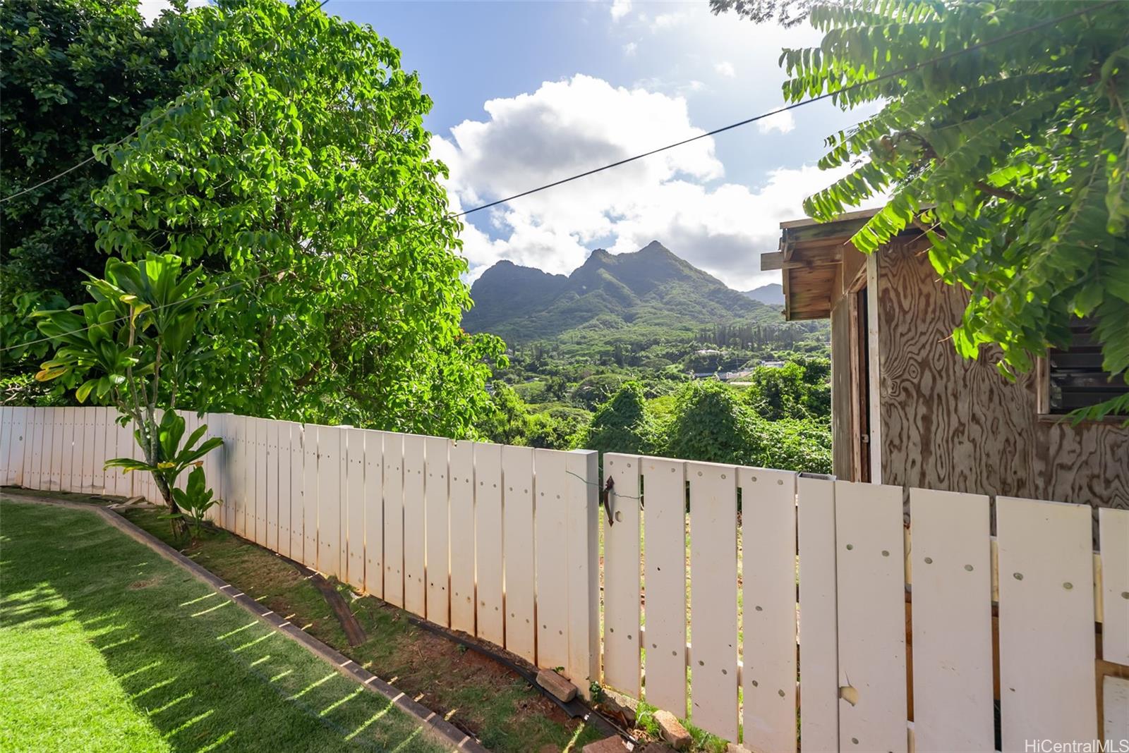 1614 Paukiki Street