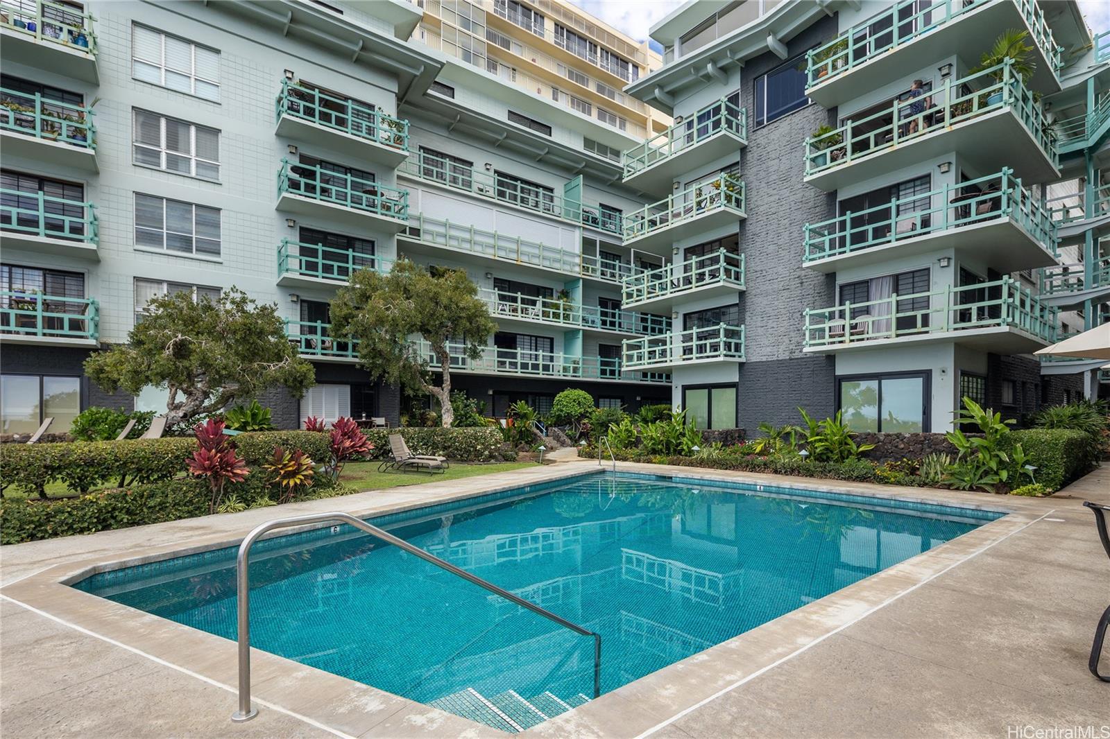 2957 Kalakaua Avenue  Unit 418