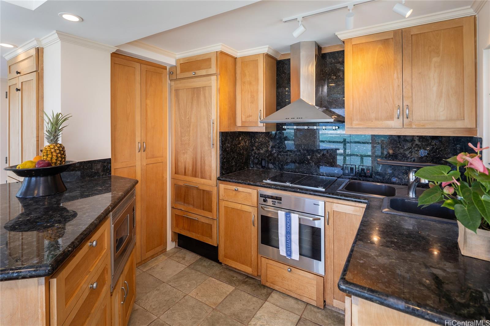 2957 Kalakaua Avenue  Unit 418