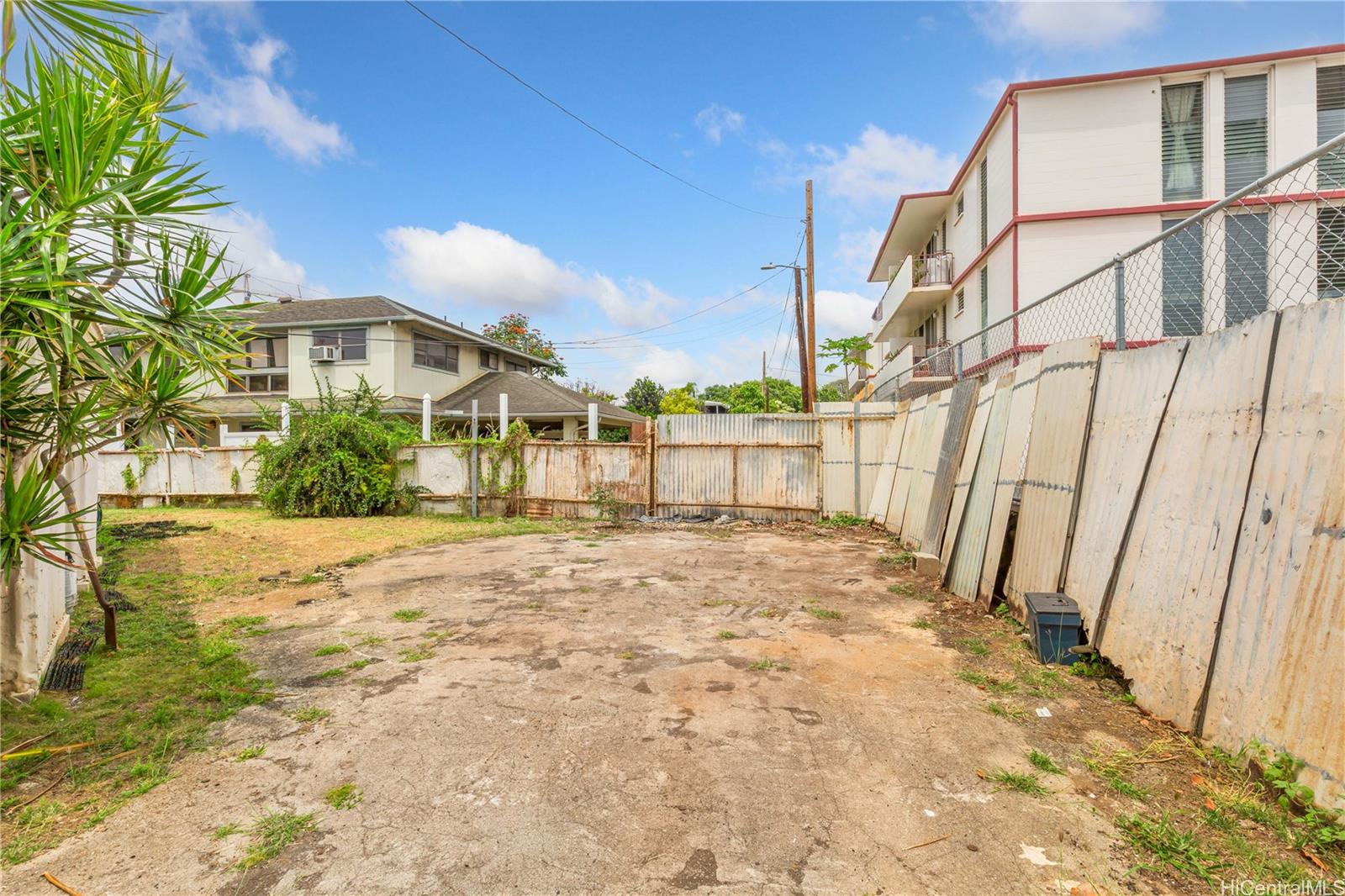 756 University Avenue