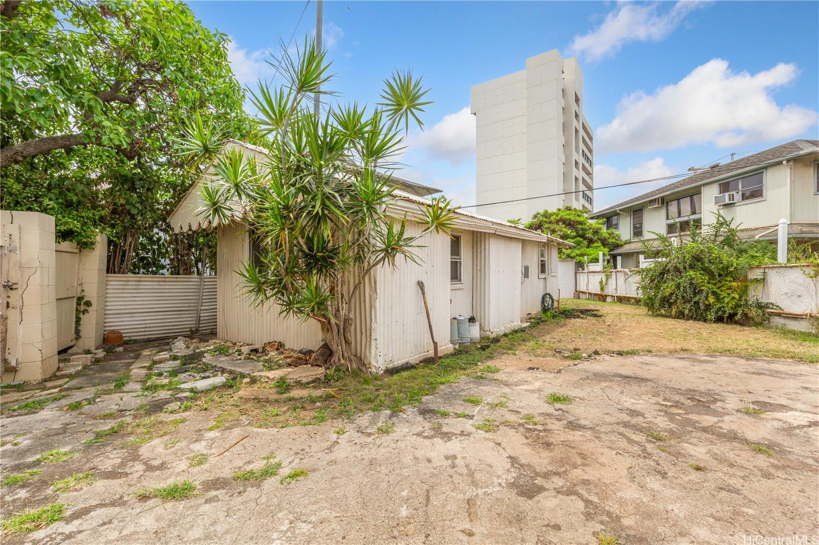 756 University Avenue