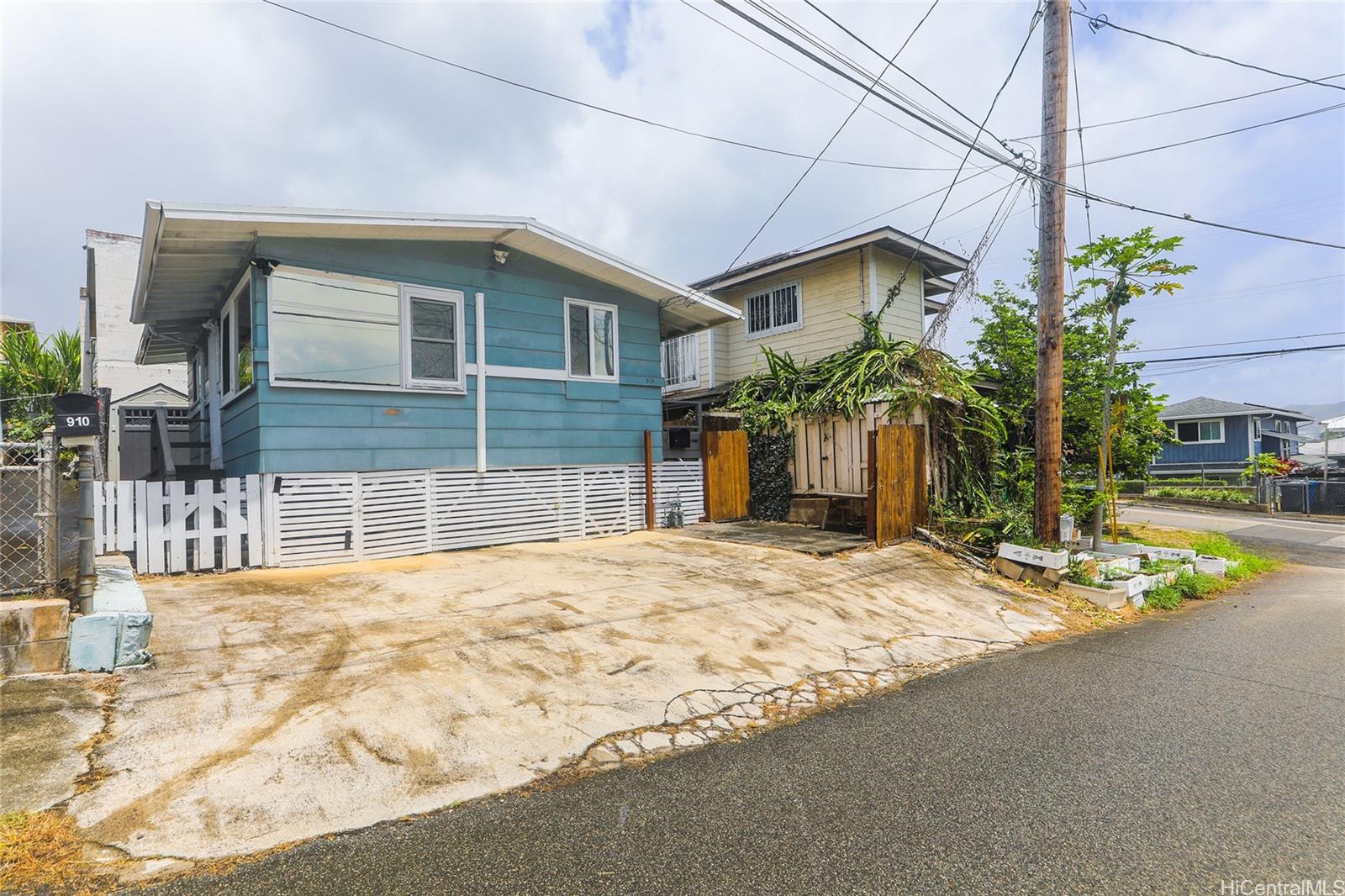 908 Simon Road