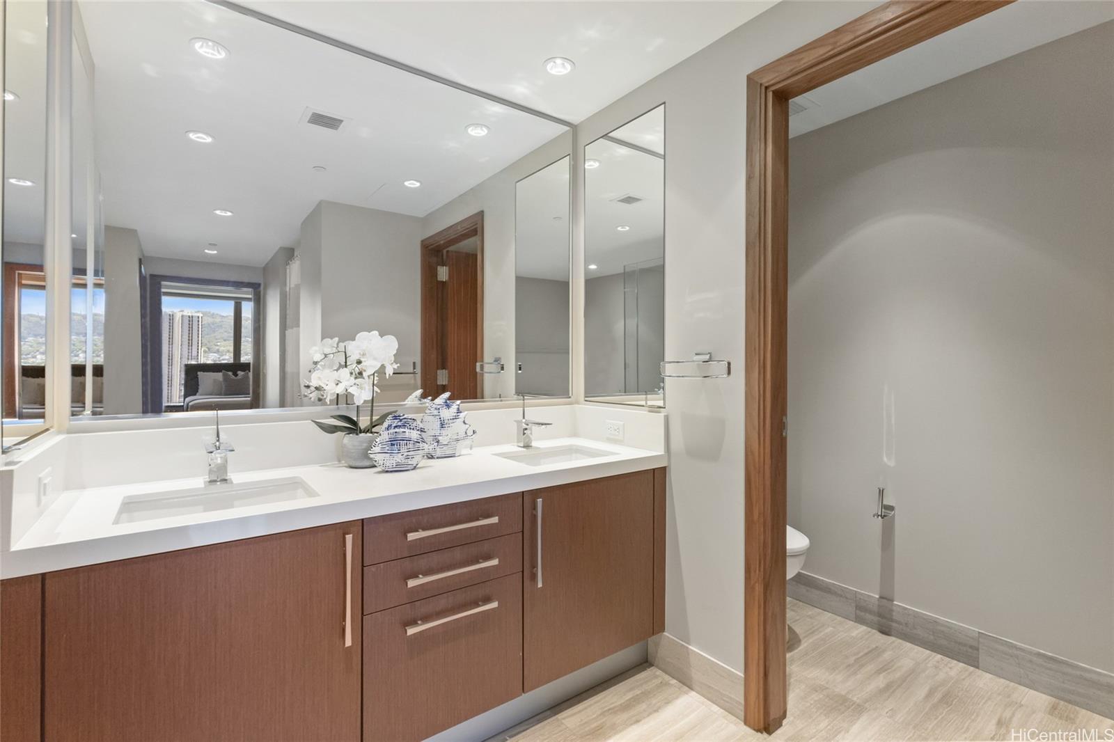 1555 Kapiolani Boulevard  Unit 1800