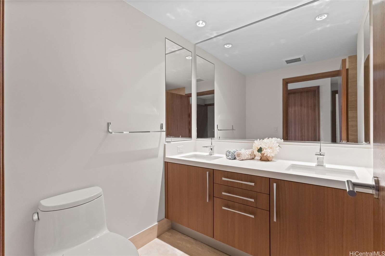 1555 Kapiolani Boulevard  Unit 1800