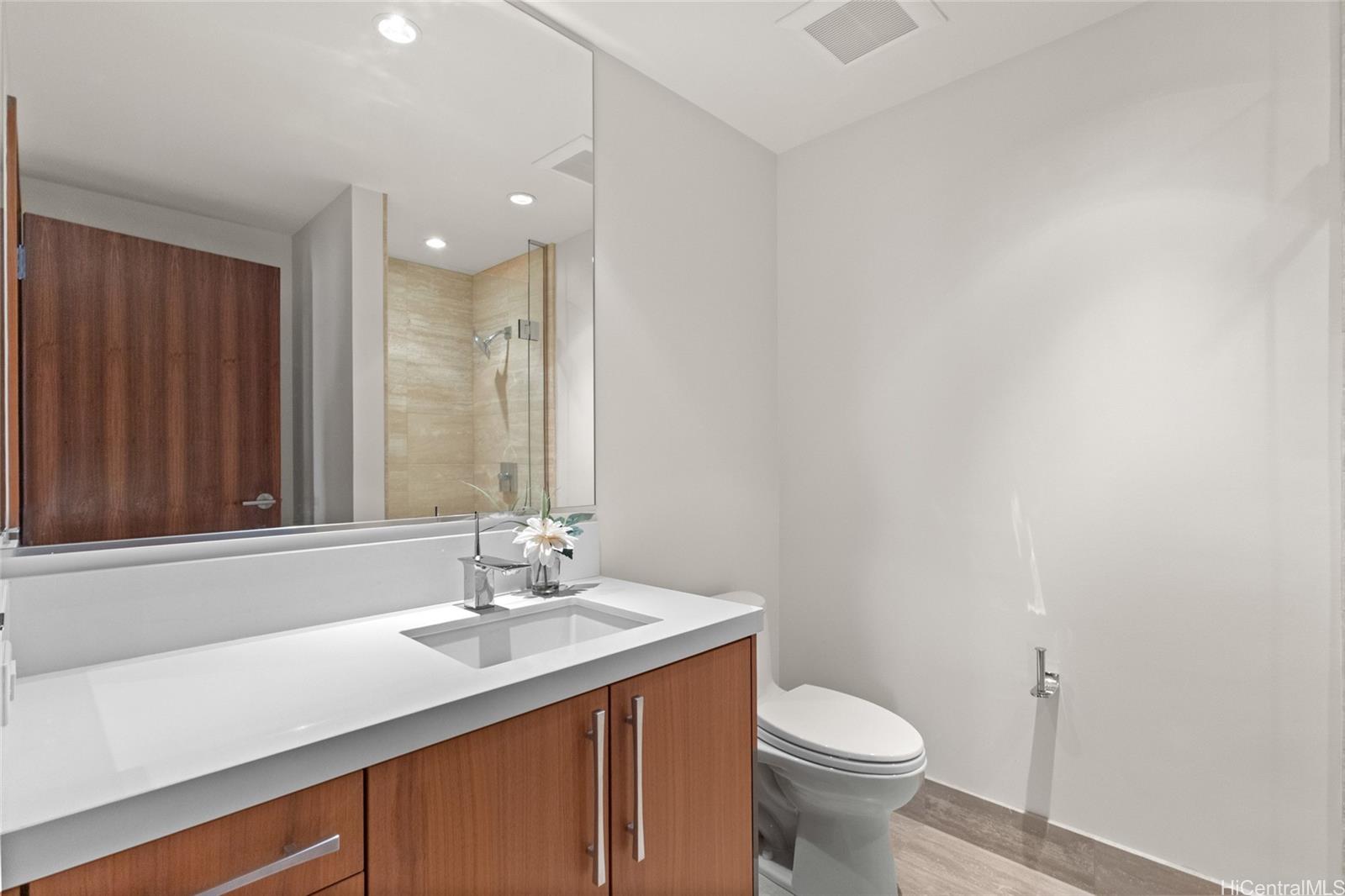 1555 Kapiolani Boulevard  Unit 1800