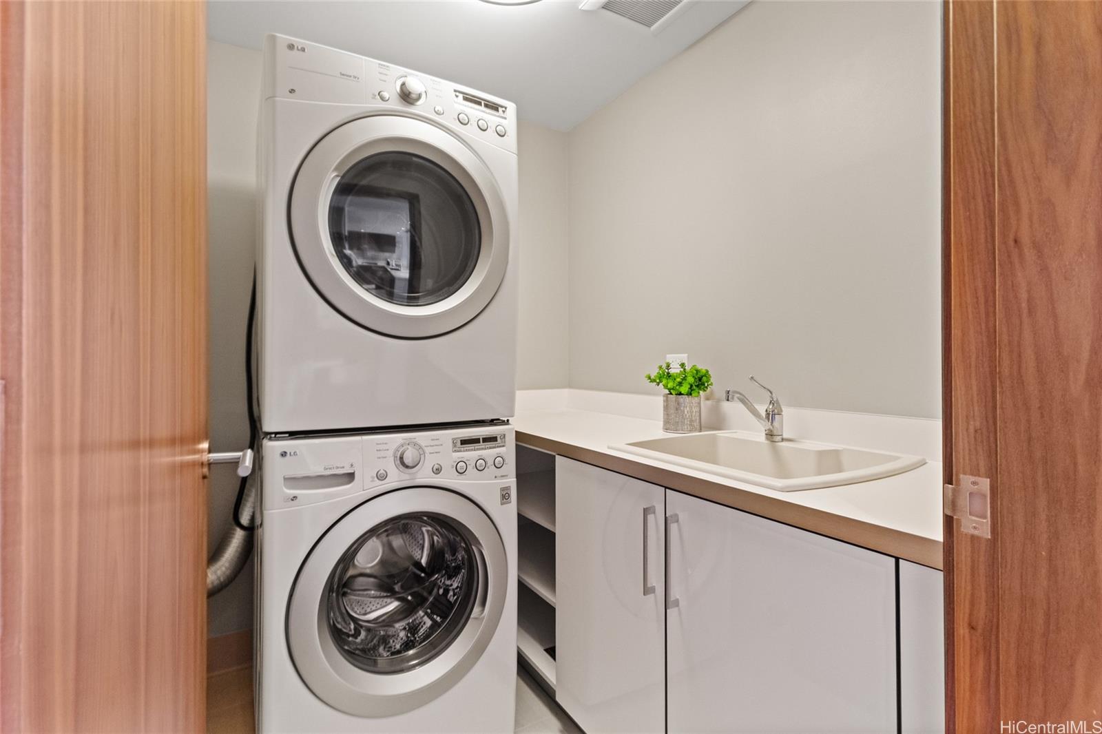1555 Kapiolani Boulevard  Unit 1800
