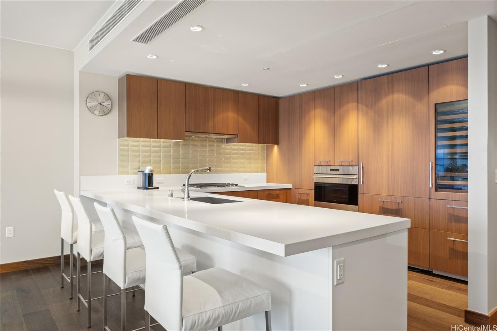 1555 Kapiolani Boulevard  Unit 1800
