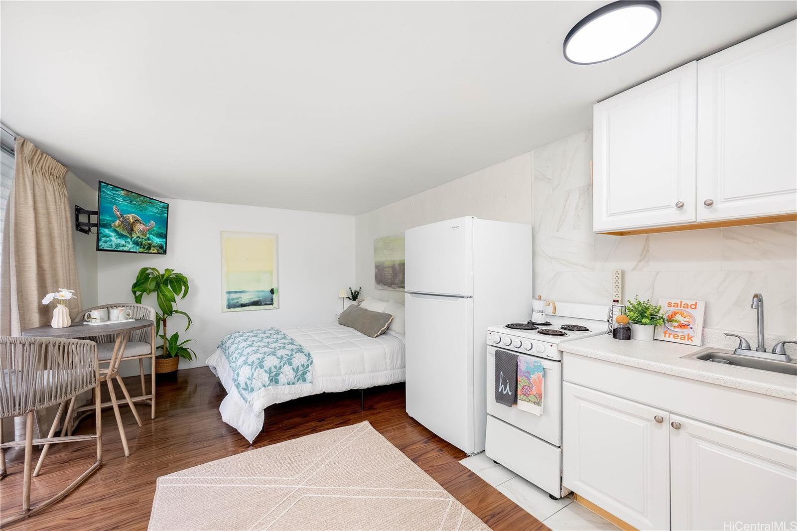 441 Lewers Street 301
