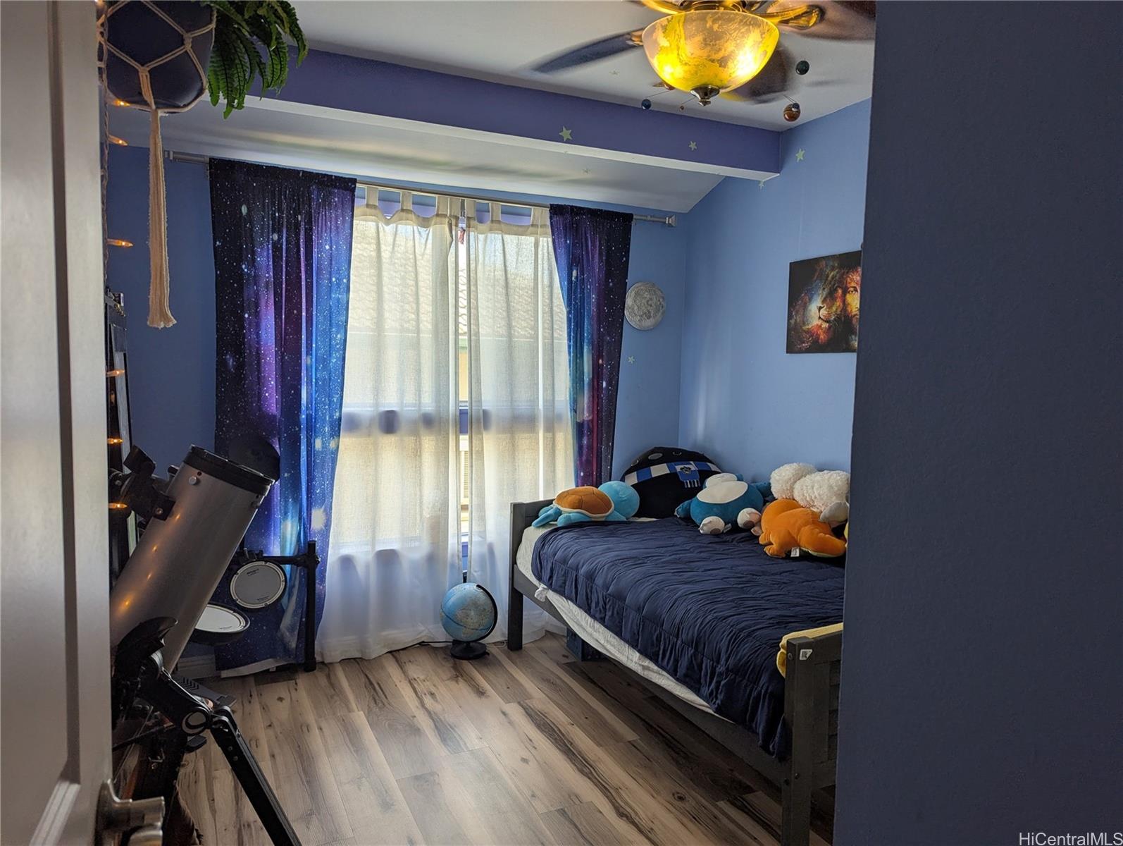 Photo 12 of 25