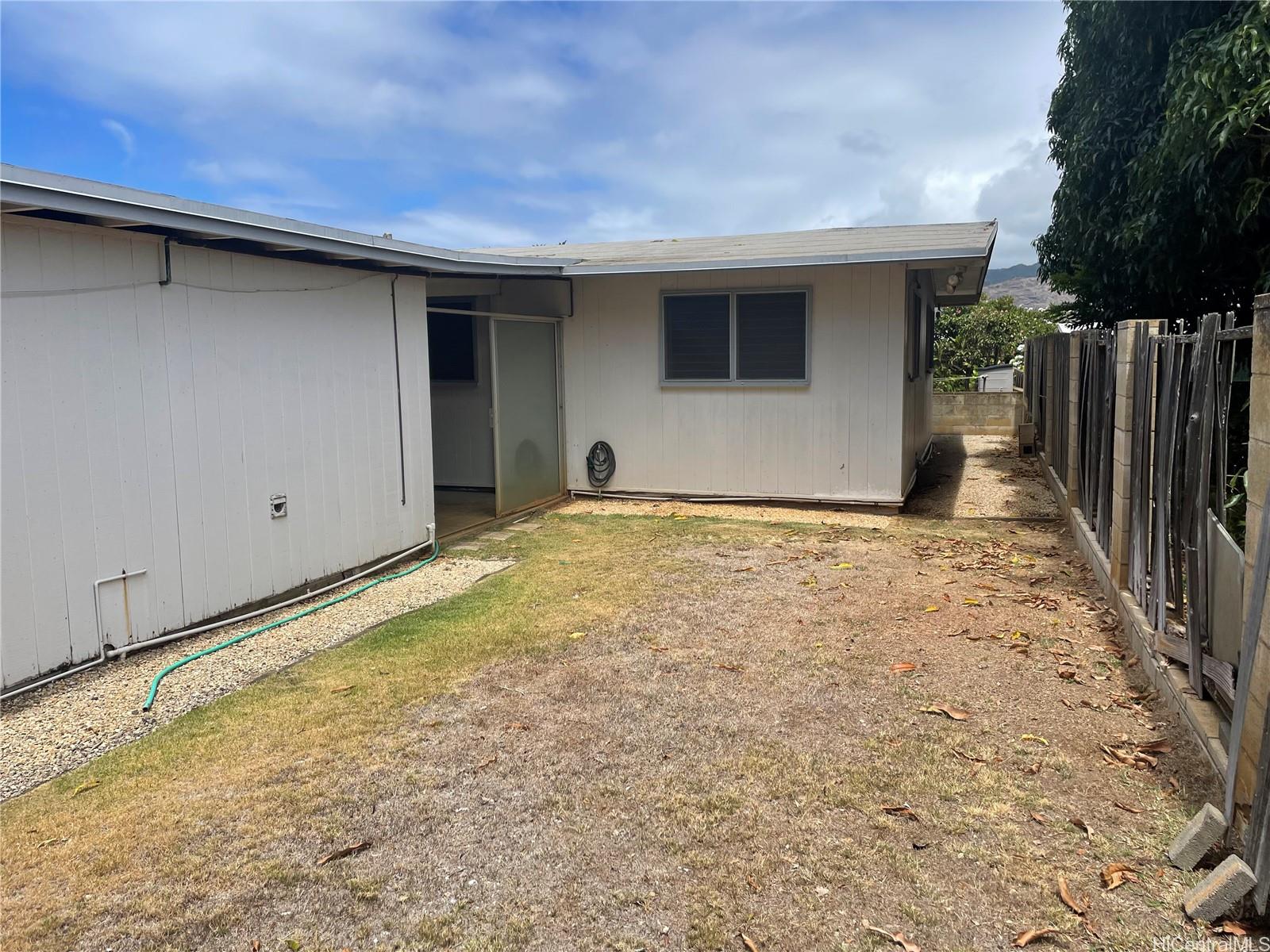 427 Kekupua Street