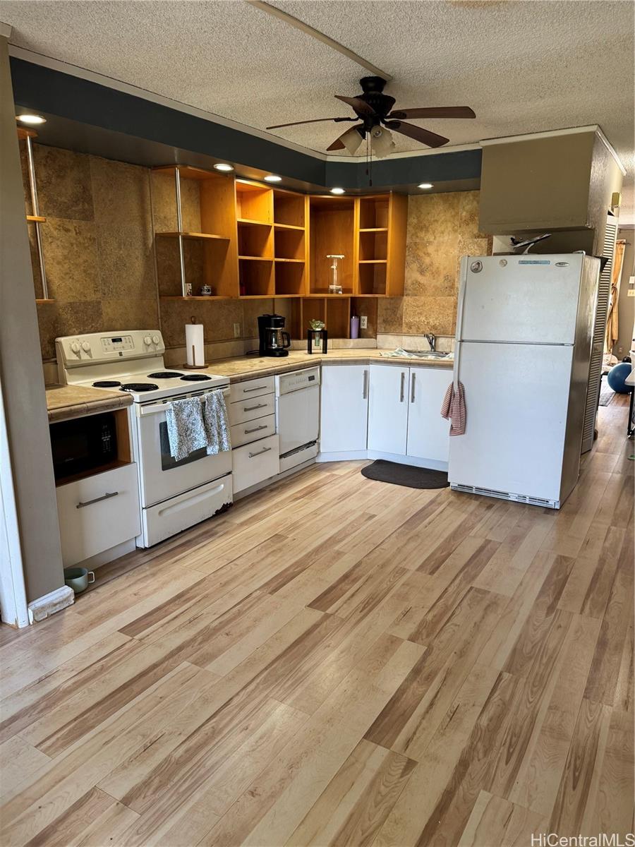 Photo 10 of 25