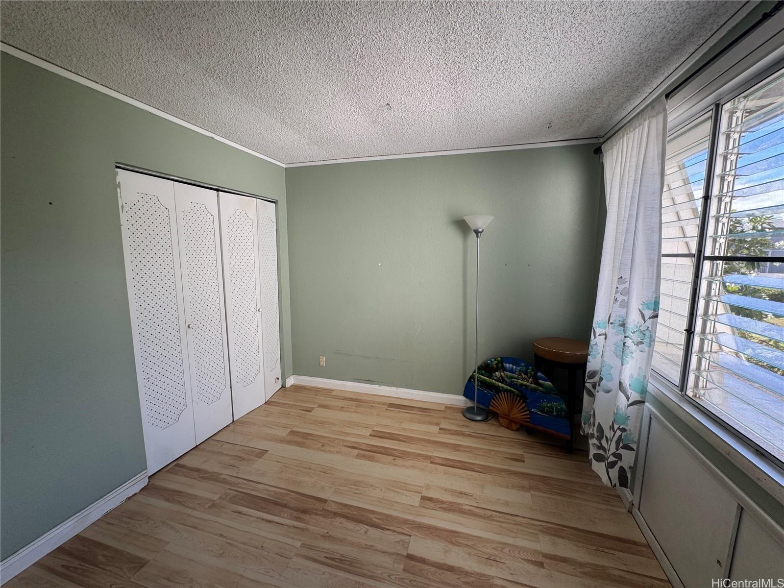 Photo 16 of 25