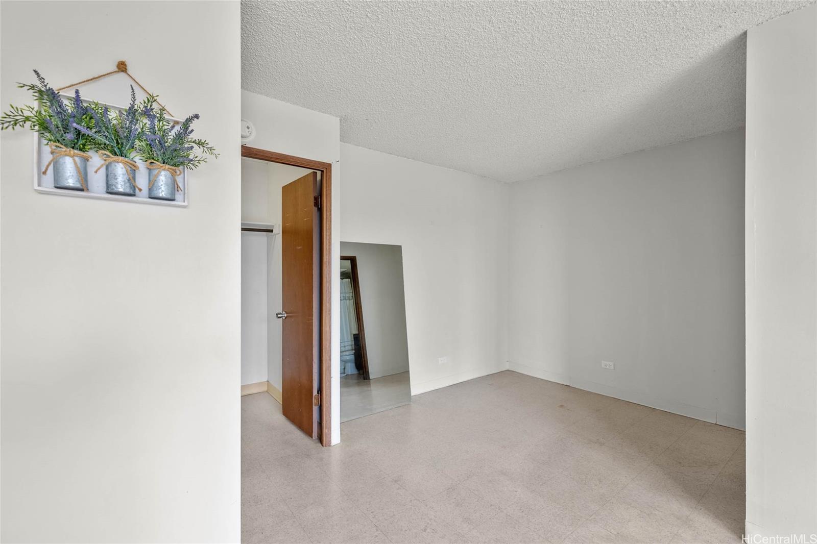 2740 Kuilei Street  Unit 1101