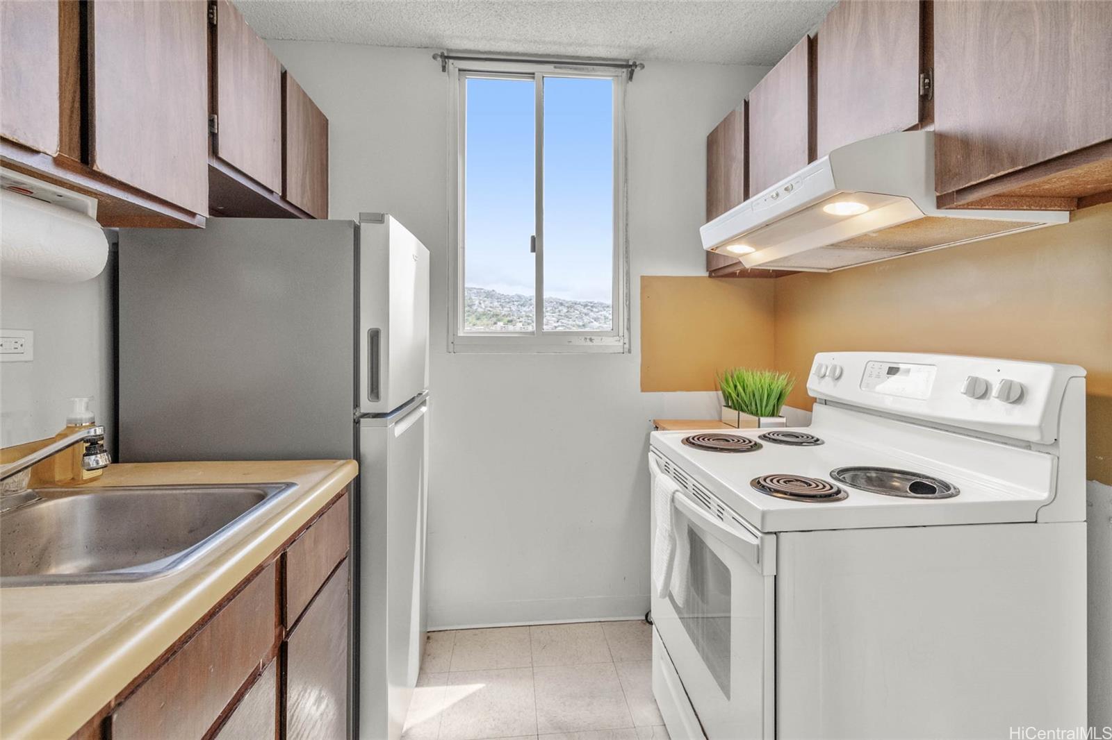 2740 Kuilei Street  Unit 1101