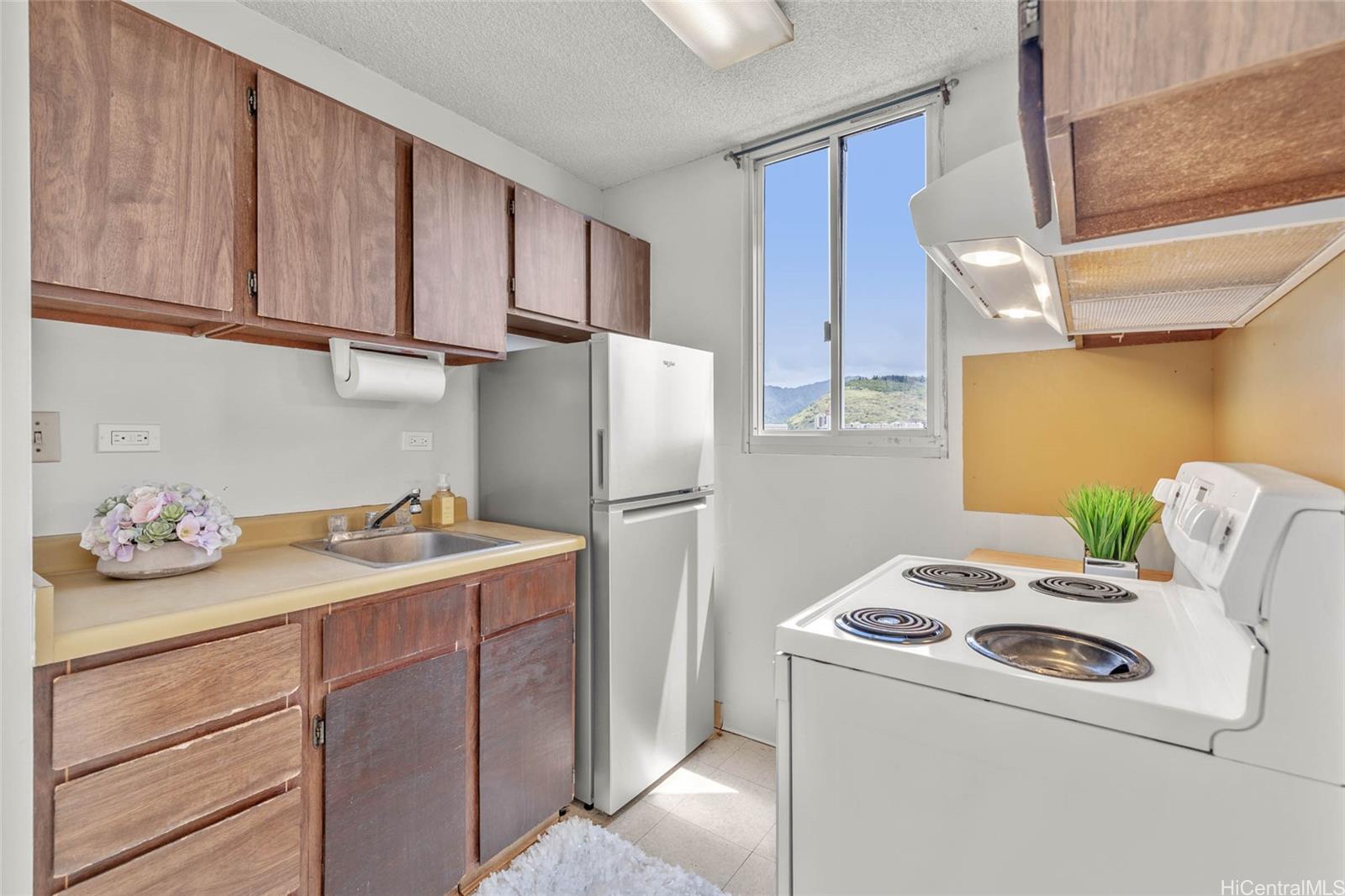 2740 Kuilei Street  Unit 1101