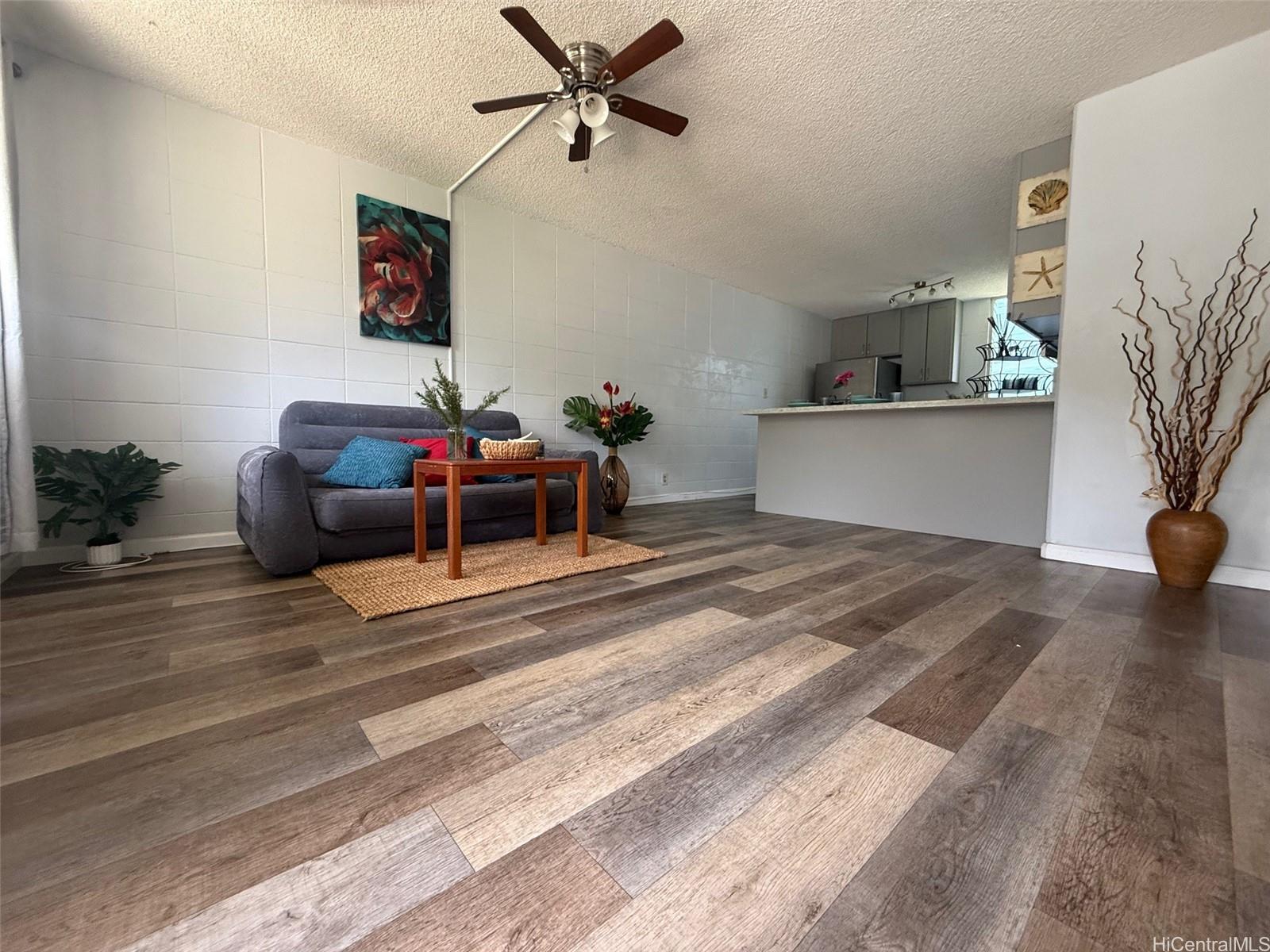 Photo 3 of 25