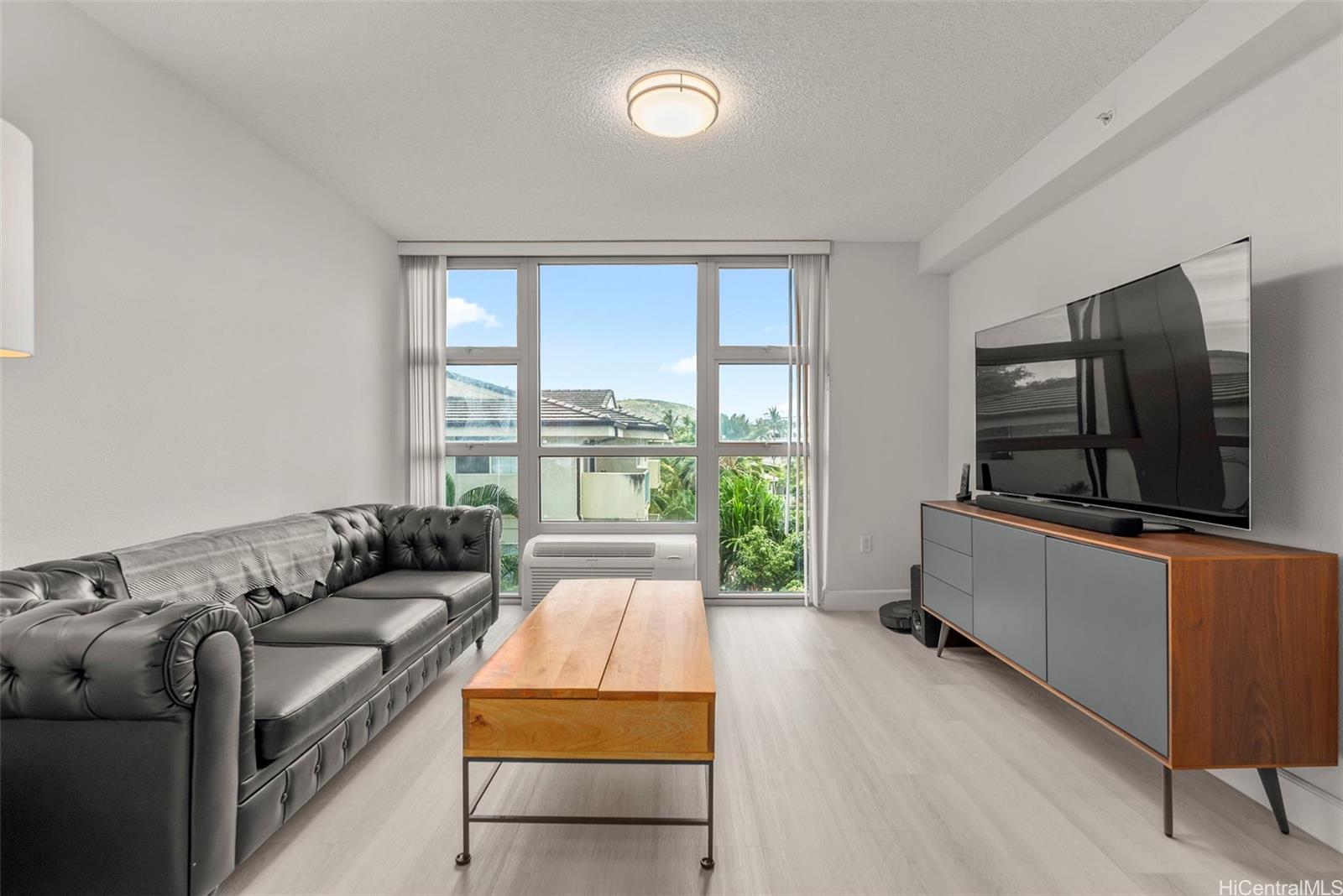 Photo 2 of 25