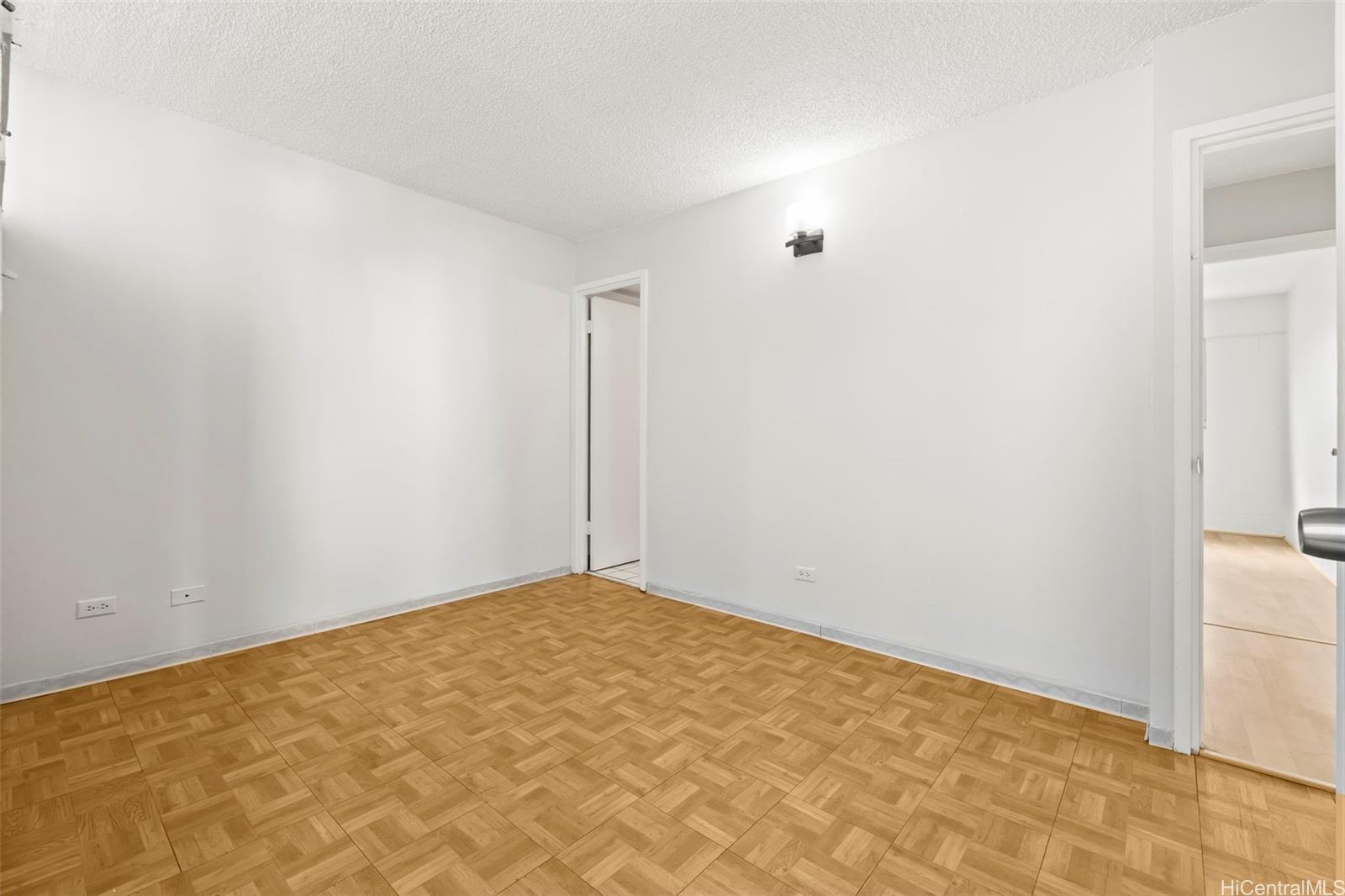 Photo 17 of 23
