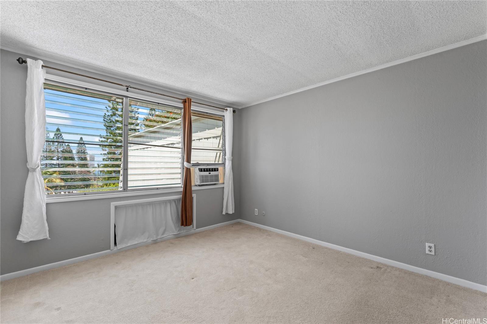 Photo 13 of 25