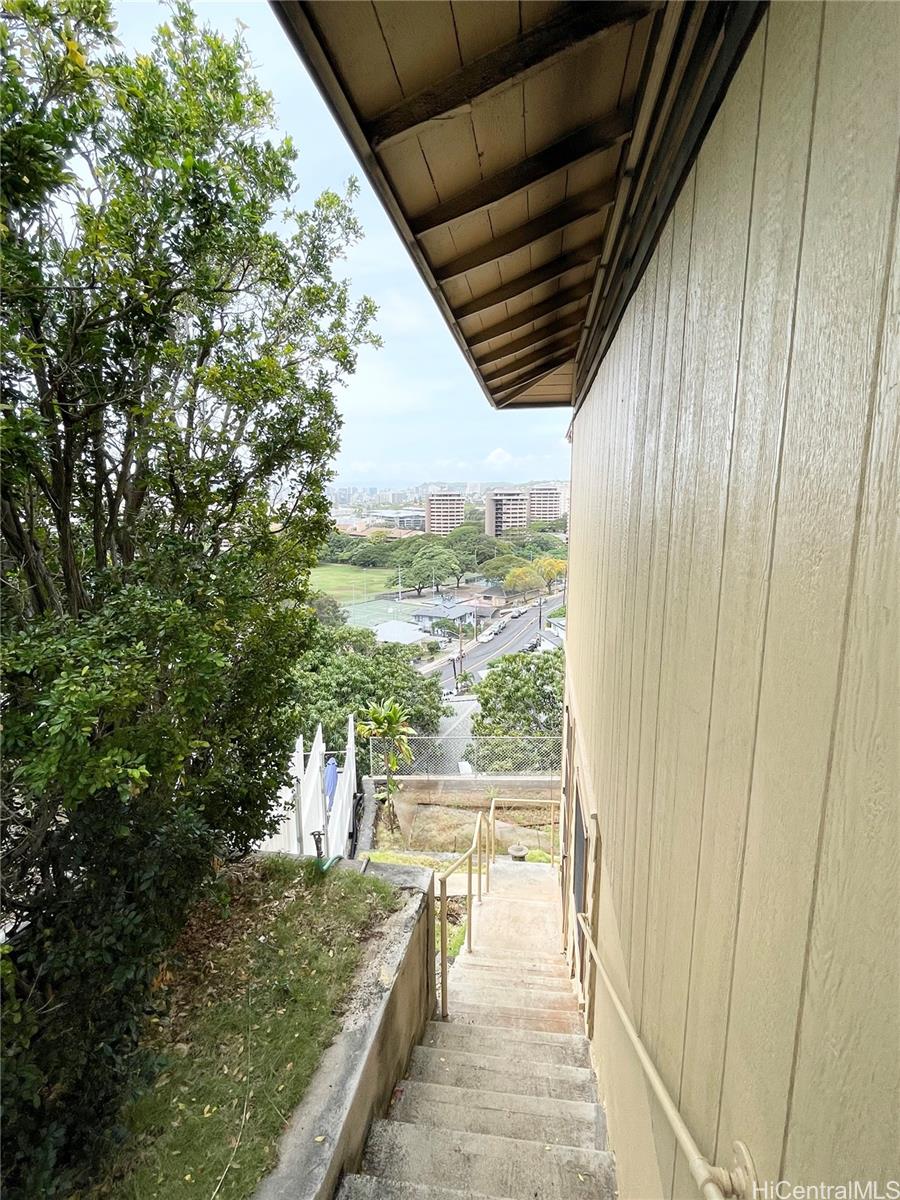 Photo 4 of 25