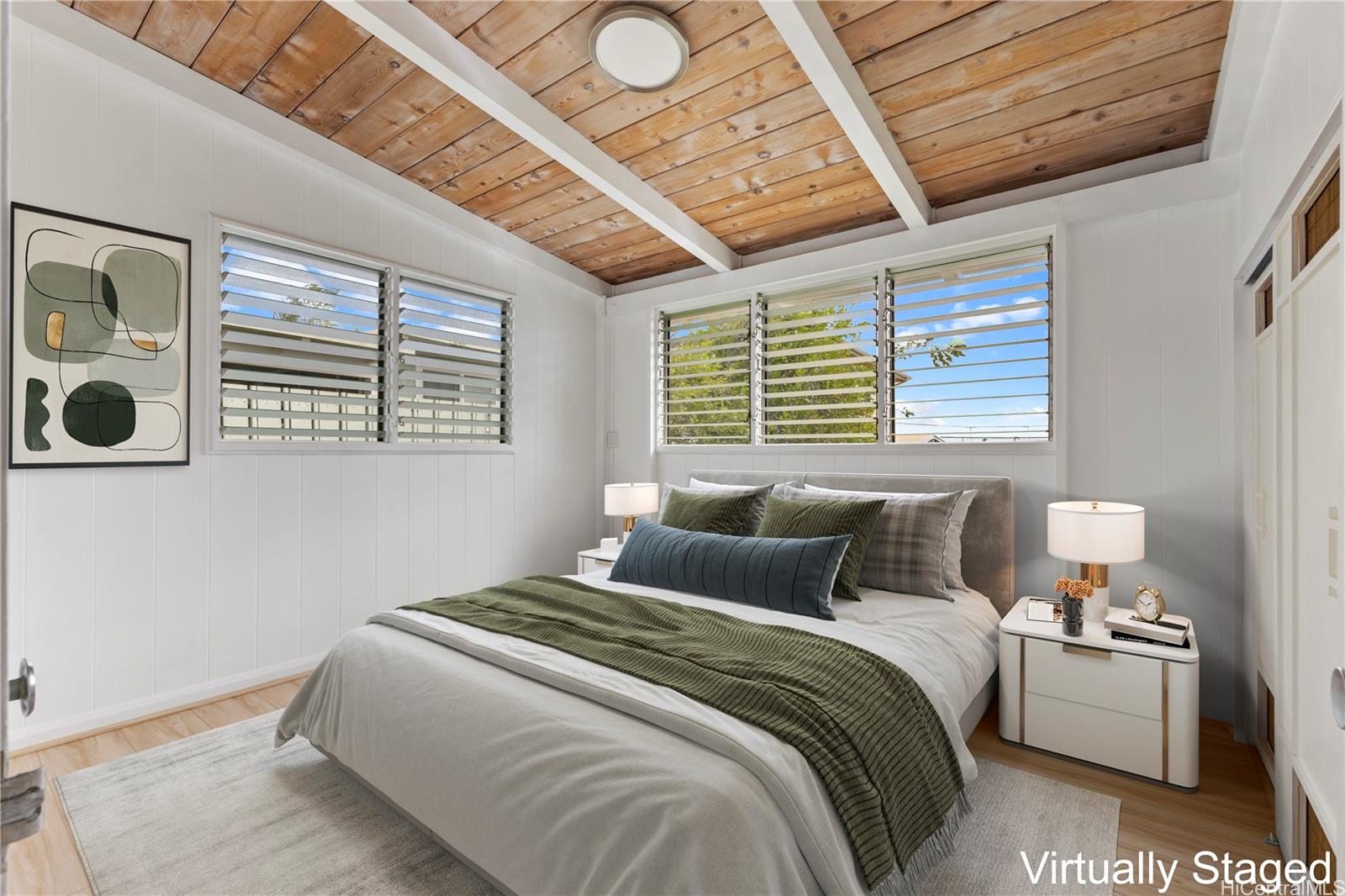 Photo 11 of 24