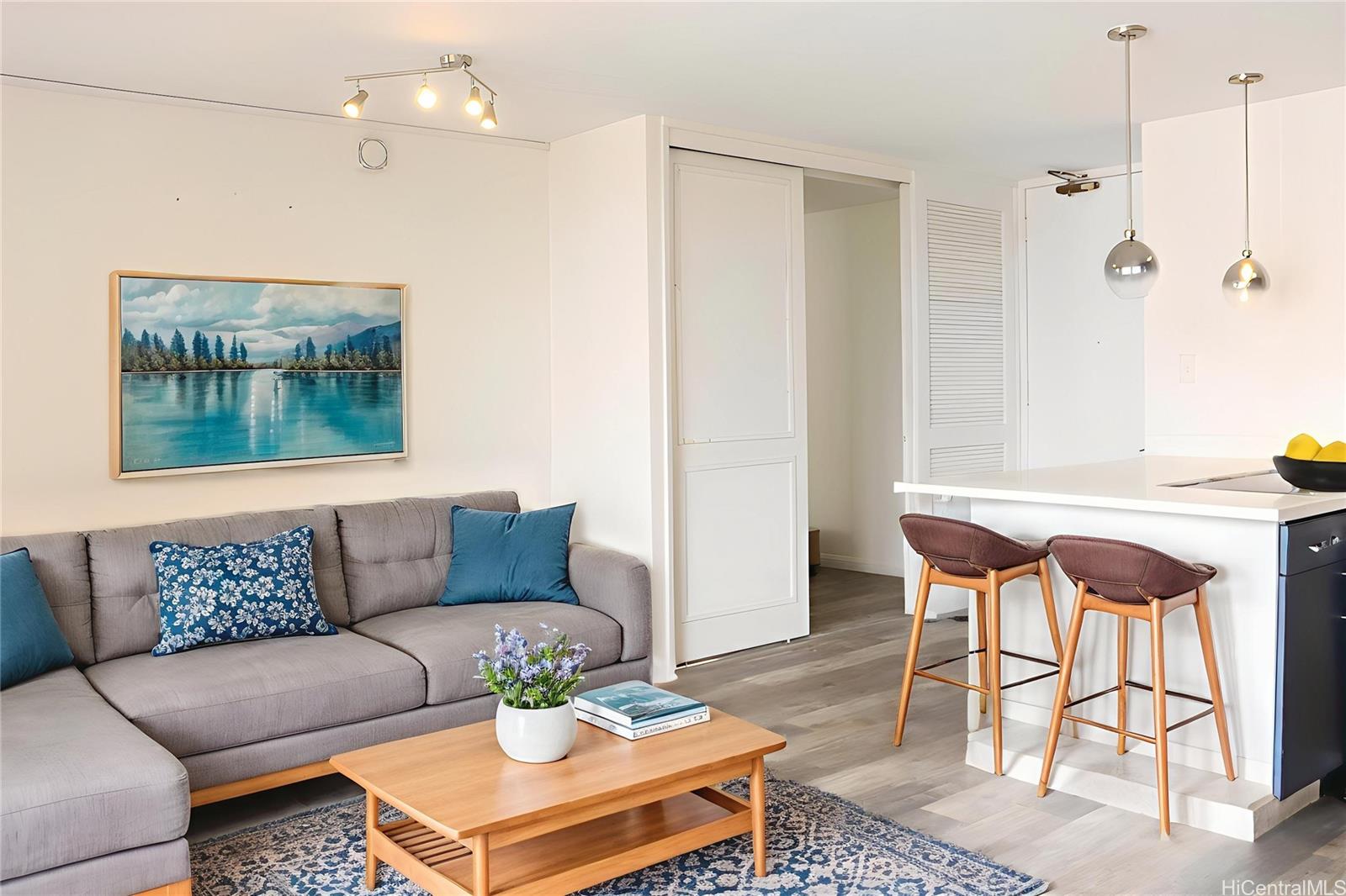320 Liliuokalani Avenue  Unit 902