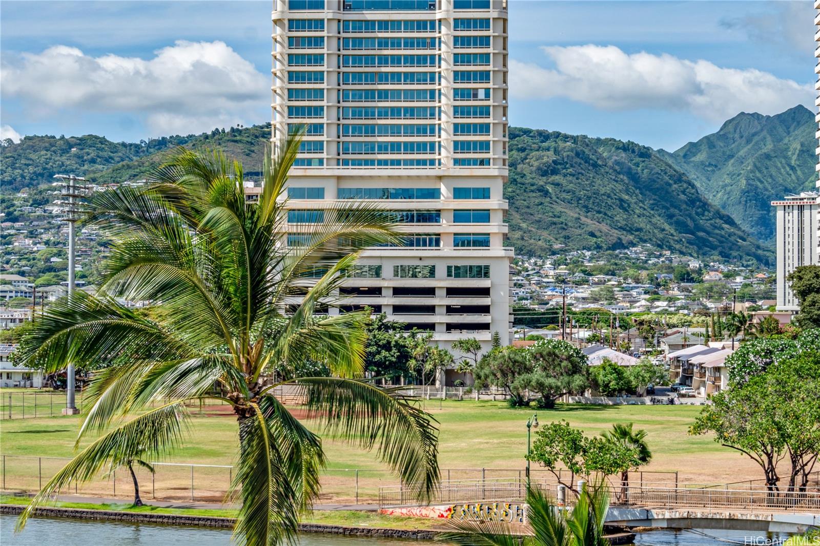 320 Liliuokalani Avenue  Unit 902